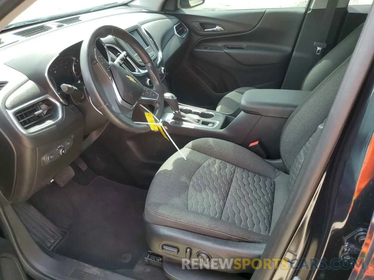 7 Photograph of a damaged car 2GNAXKEV6L6106293 CHEVROLET EQUINOX 2020