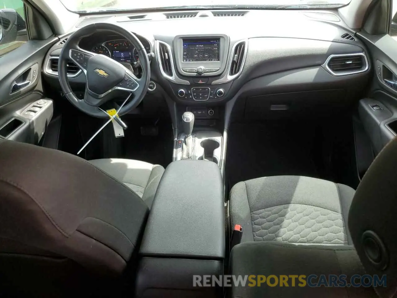 8 Photograph of a damaged car 2GNAXKEV6L6106293 CHEVROLET EQUINOX 2020