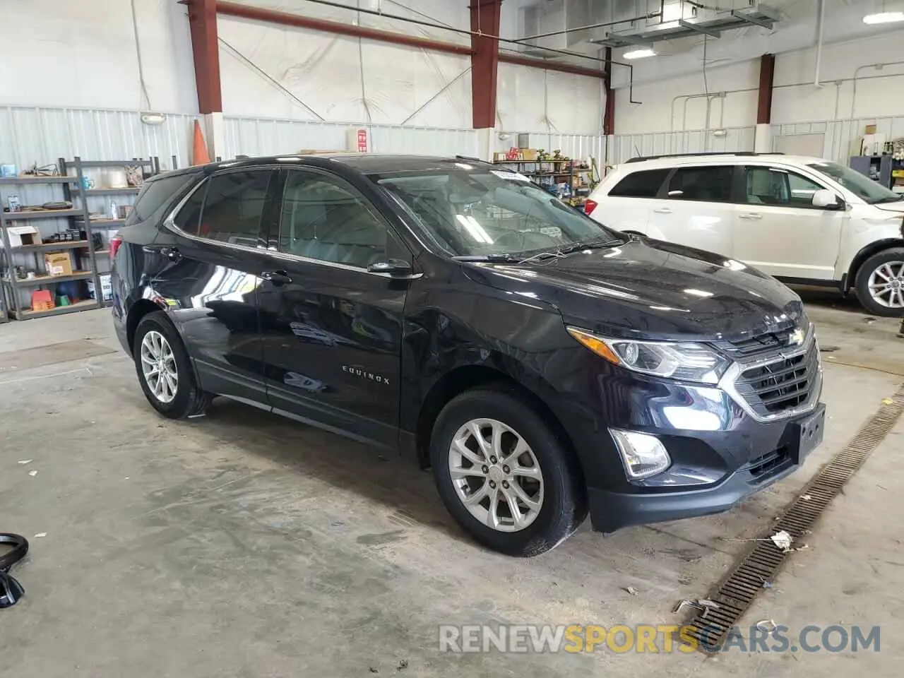 4 Photograph of a damaged car 2GNAXKEV6L6119335 CHEVROLET EQUINOX 2020