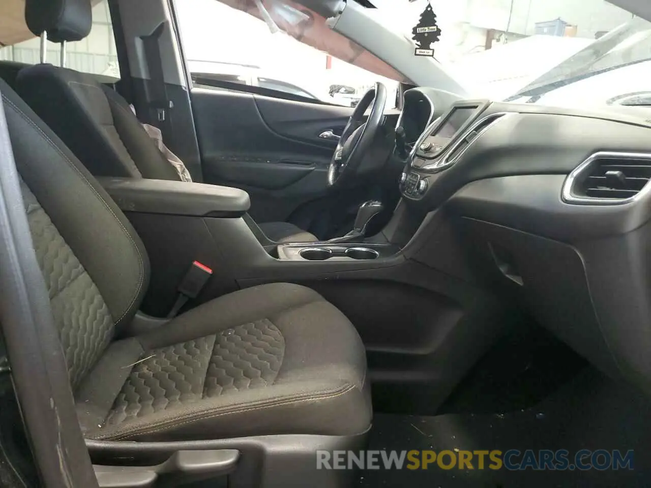 7 Photograph of a damaged car 2GNAXKEV6L6119335 CHEVROLET EQUINOX 2020