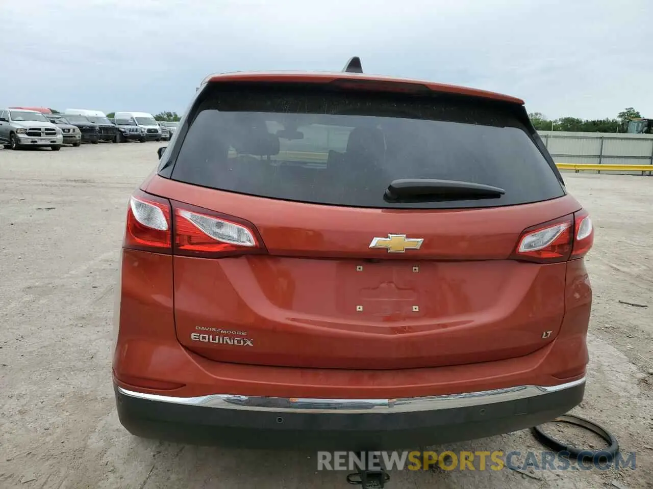 6 Photograph of a damaged car 2GNAXKEV6L6119366 CHEVROLET EQUINOX 2020