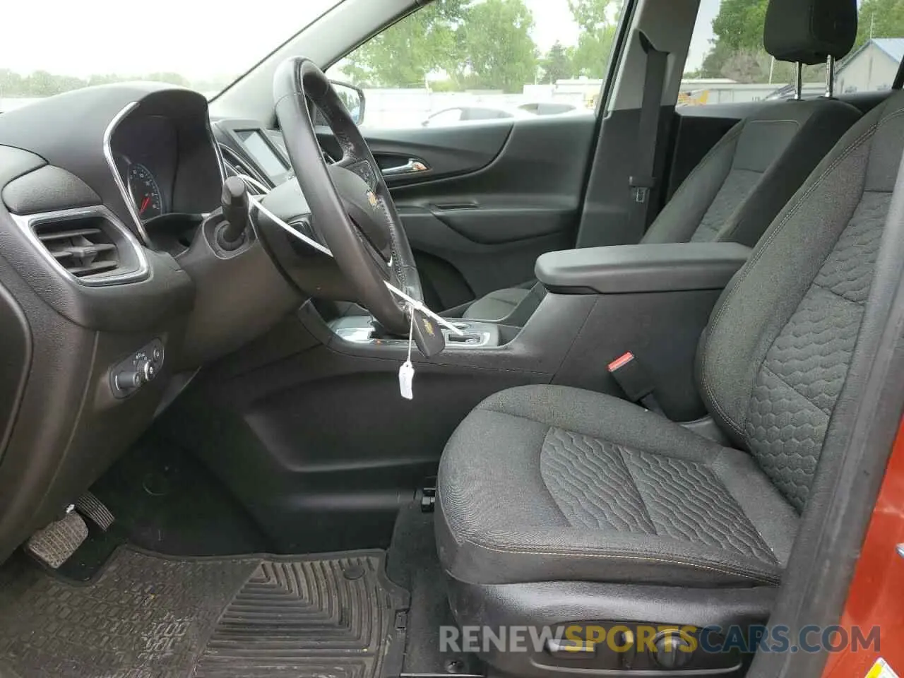 7 Photograph of a damaged car 2GNAXKEV6L6119366 CHEVROLET EQUINOX 2020