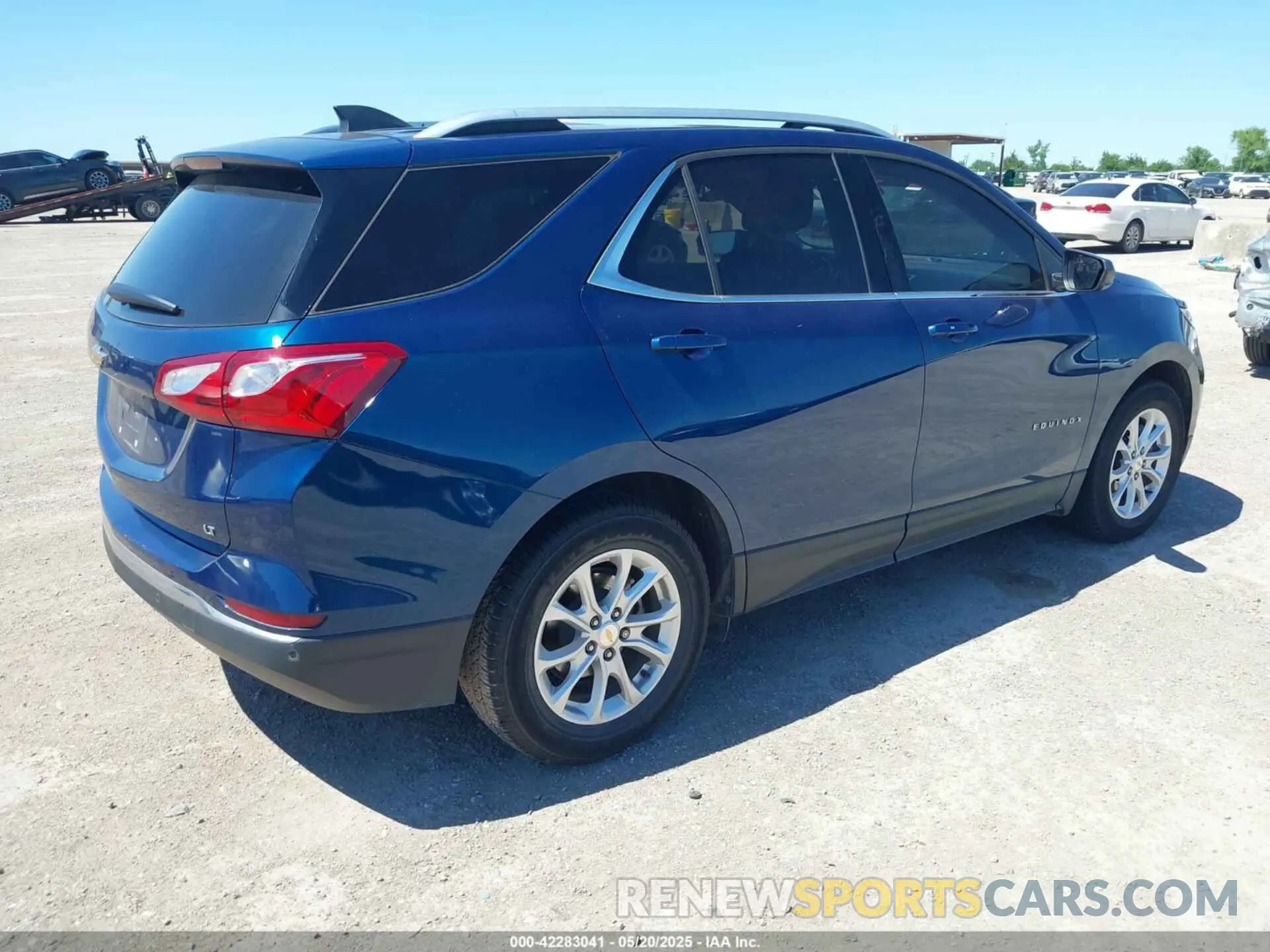 4 Photograph of a damaged car 2GNAXKEV6L6141884 CHEVROLET EQUINOX 2020