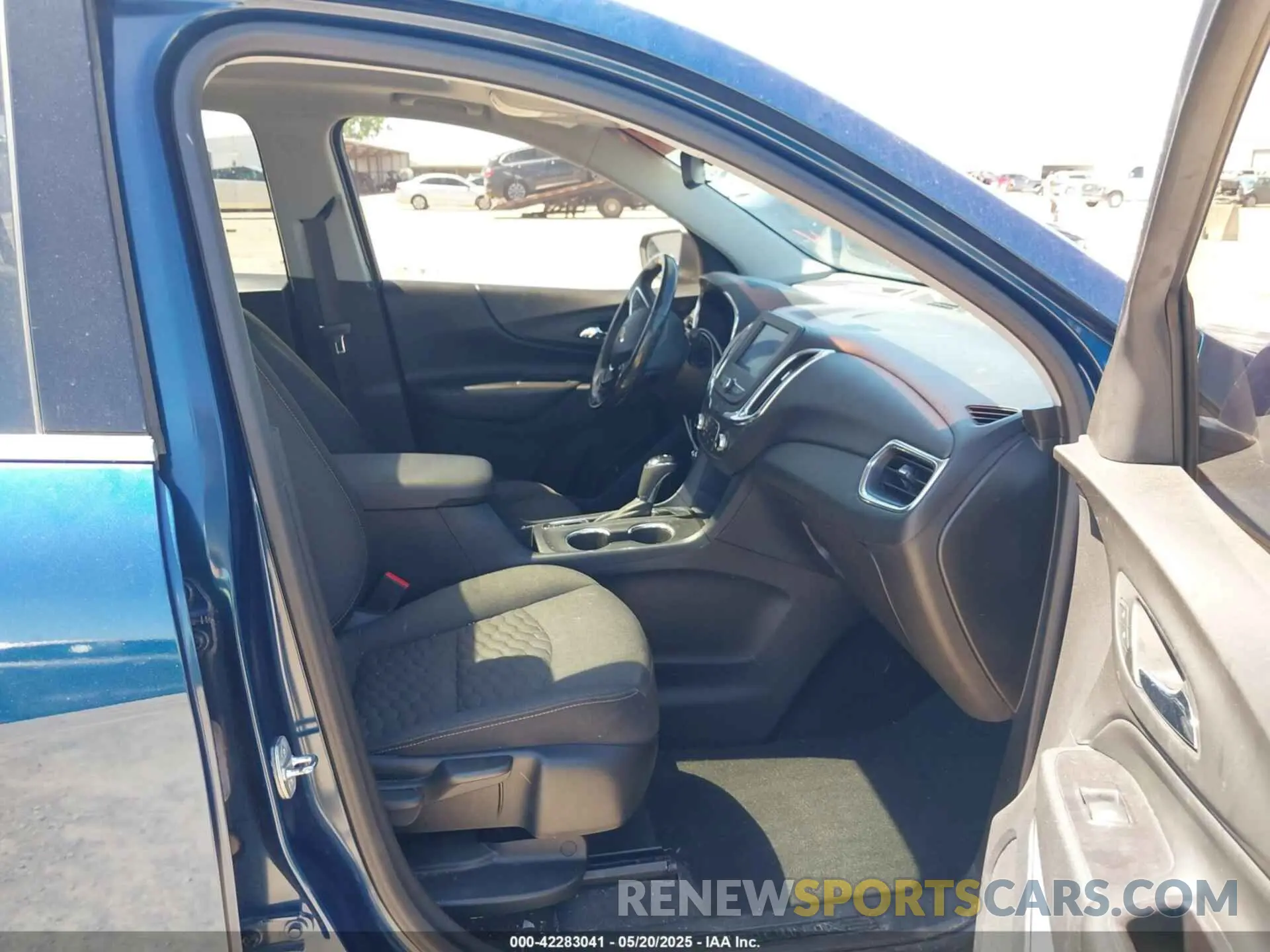 5 Photograph of a damaged car 2GNAXKEV6L6141884 CHEVROLET EQUINOX 2020