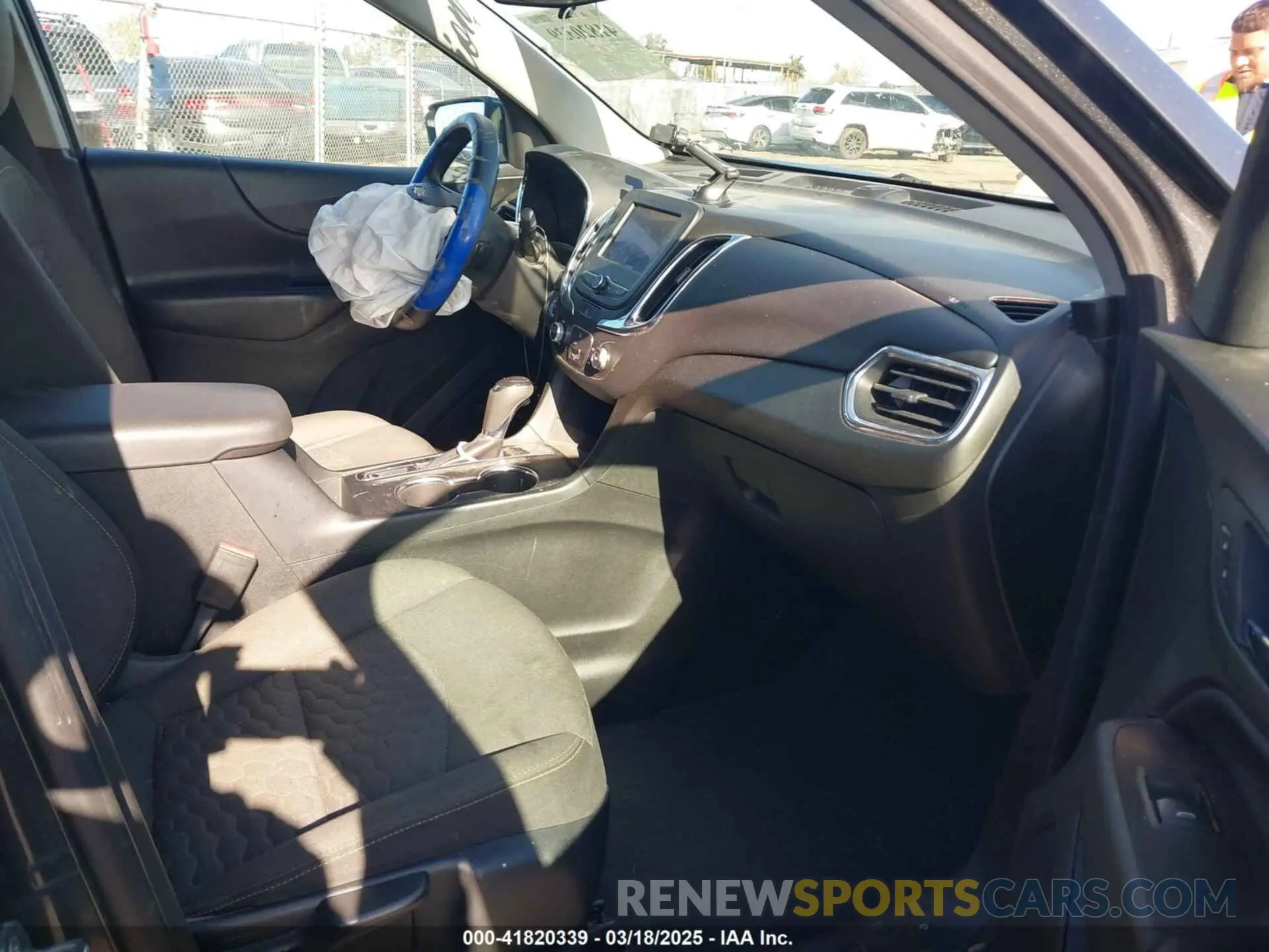 5 Photograph of a damaged car 2GNAXKEV6L6153159 CHEVROLET EQUINOX 2020