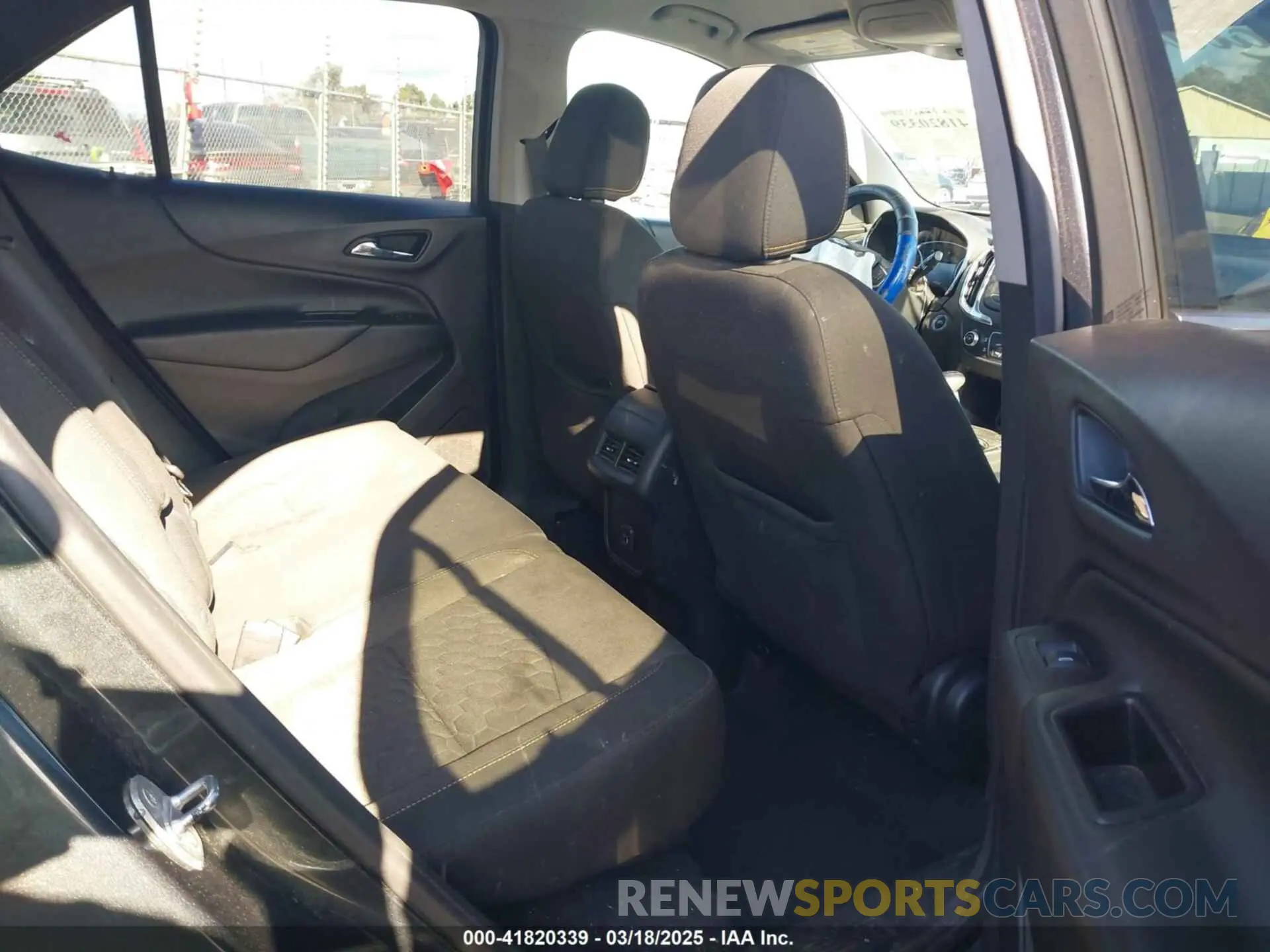 8 Photograph of a damaged car 2GNAXKEV6L6153159 CHEVROLET EQUINOX 2020