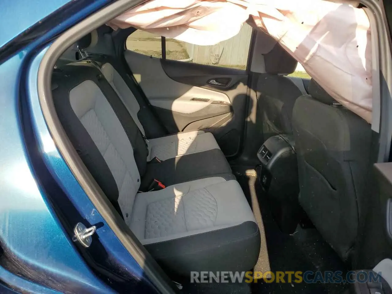 10 Photograph of a damaged car 2GNAXKEV6L6156871 CHEVROLET EQUINOX 2020