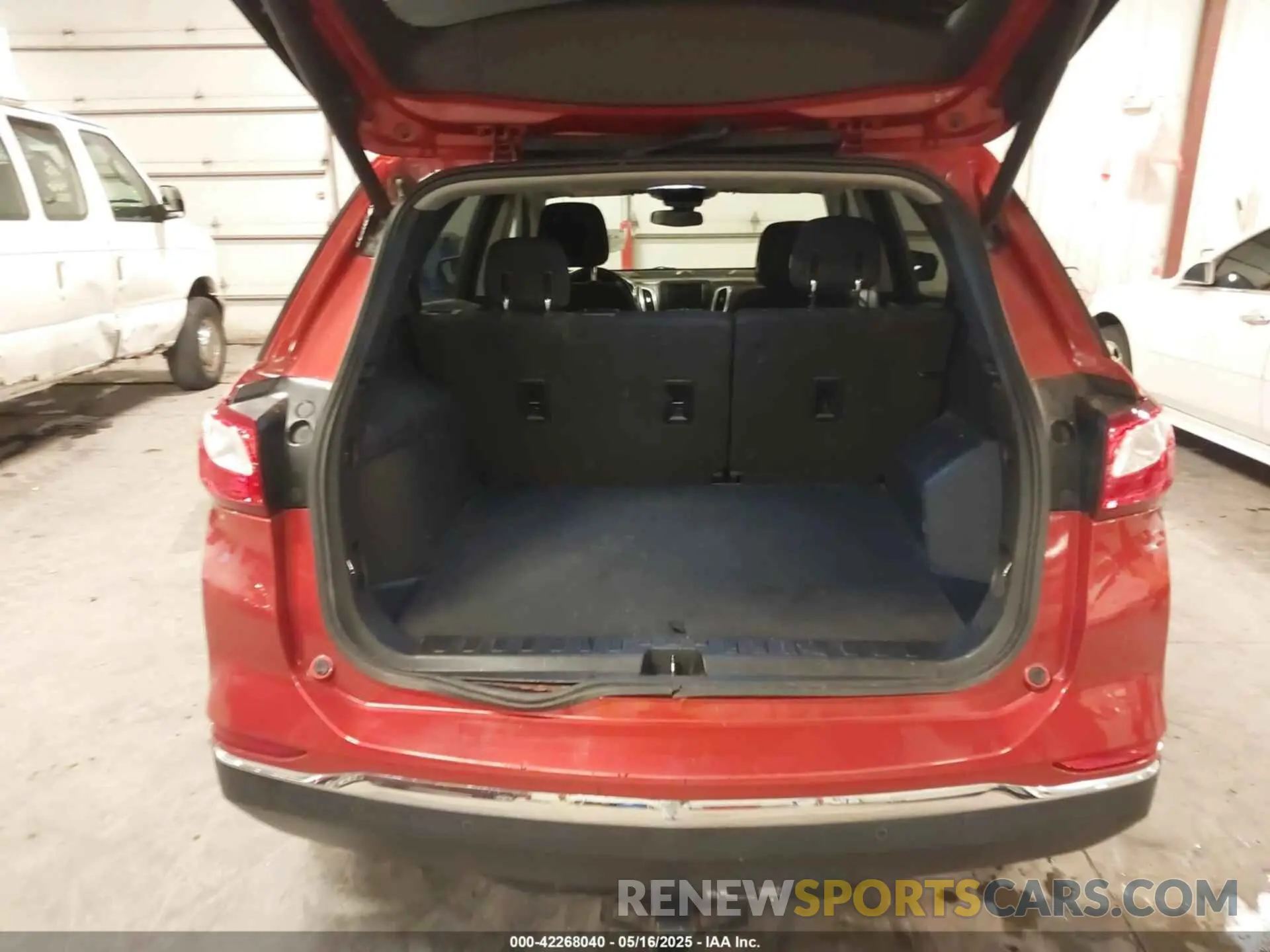 17 Photograph of a damaged car 2GNAXKEV6L6186310 CHEVROLET EQUINOX 2020