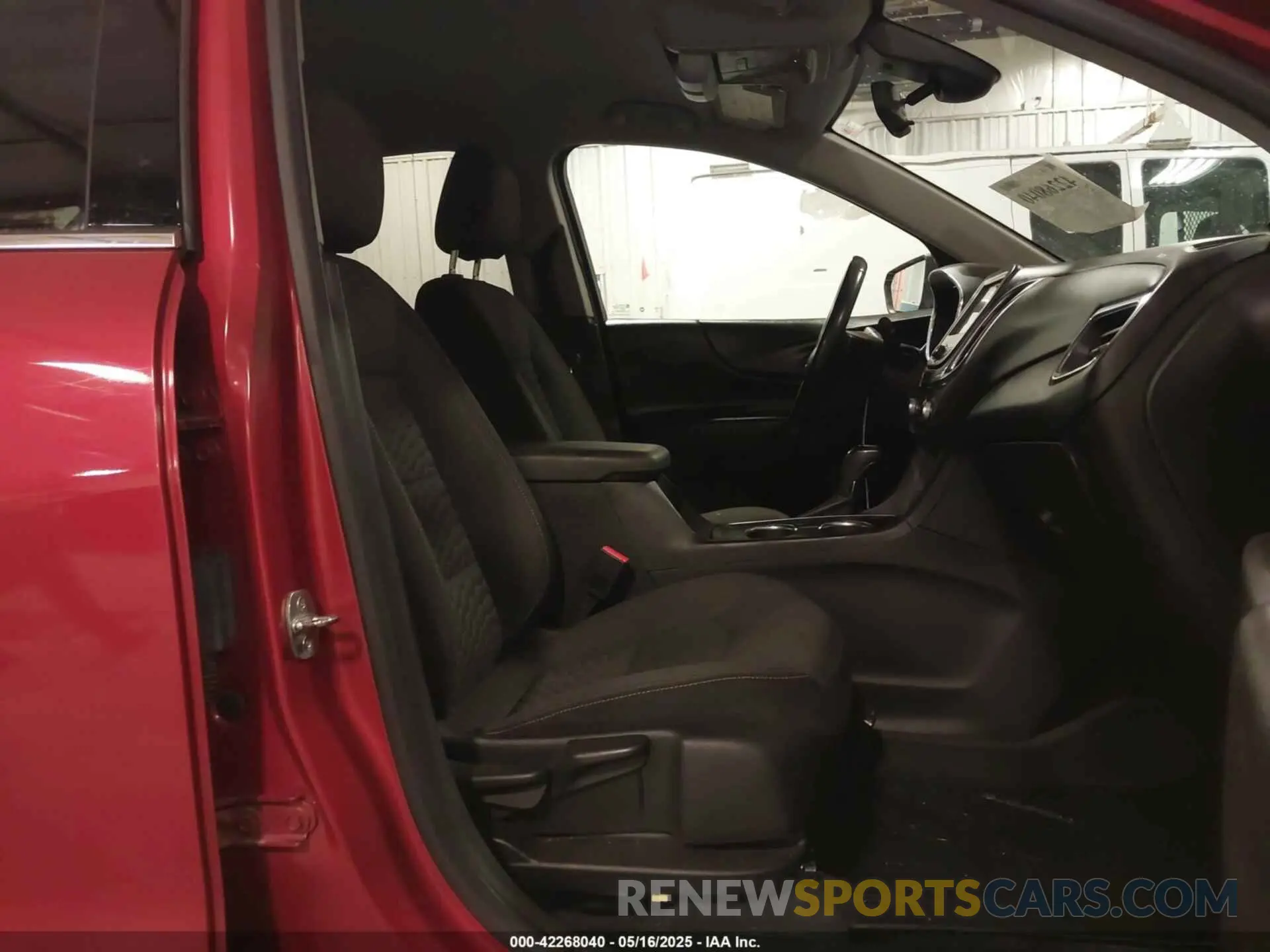 5 Photograph of a damaged car 2GNAXKEV6L6186310 CHEVROLET EQUINOX 2020