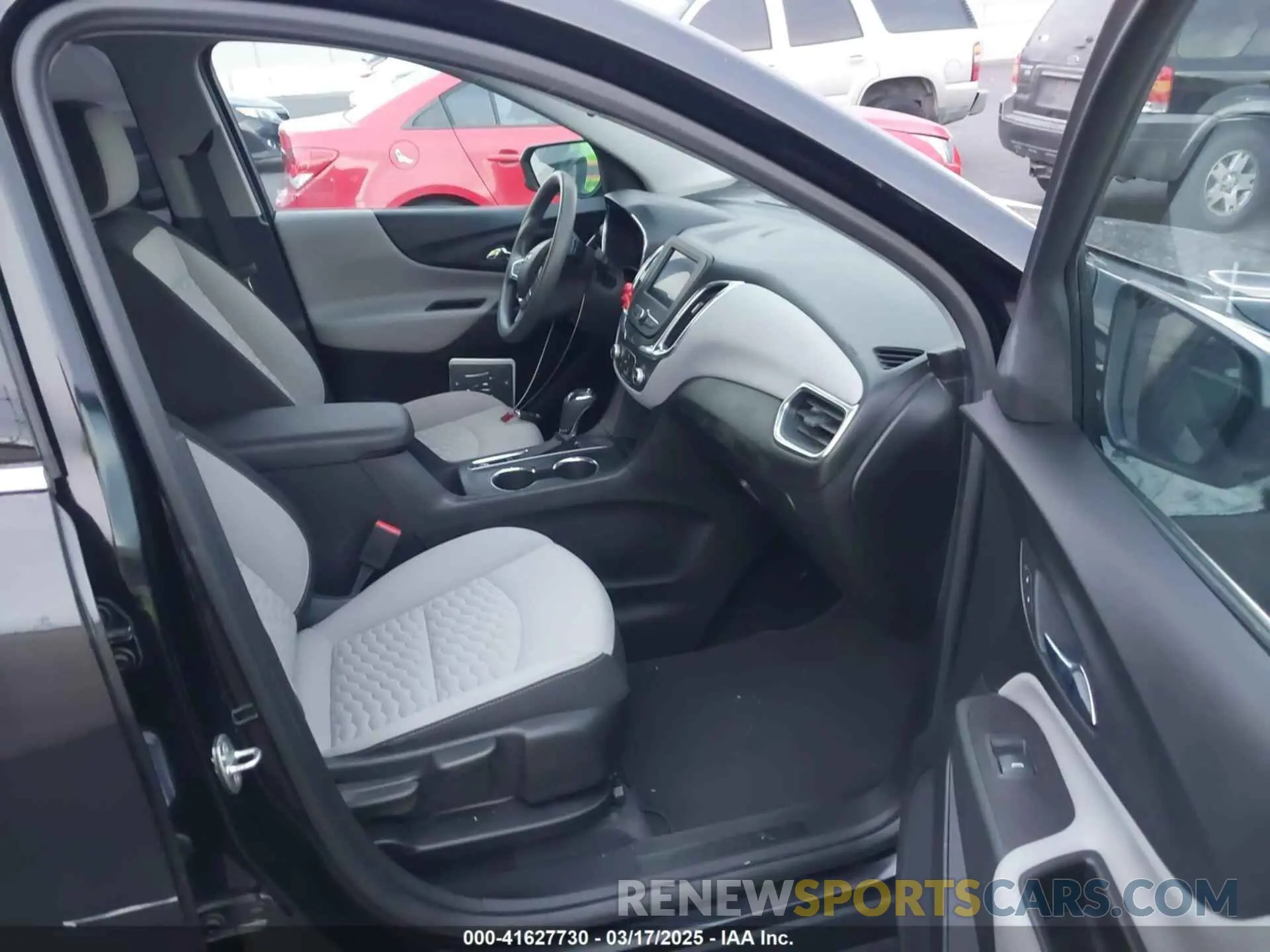 5 Photograph of a damaged car 2GNAXKEV6L6188137 CHEVROLET EQUINOX 2020