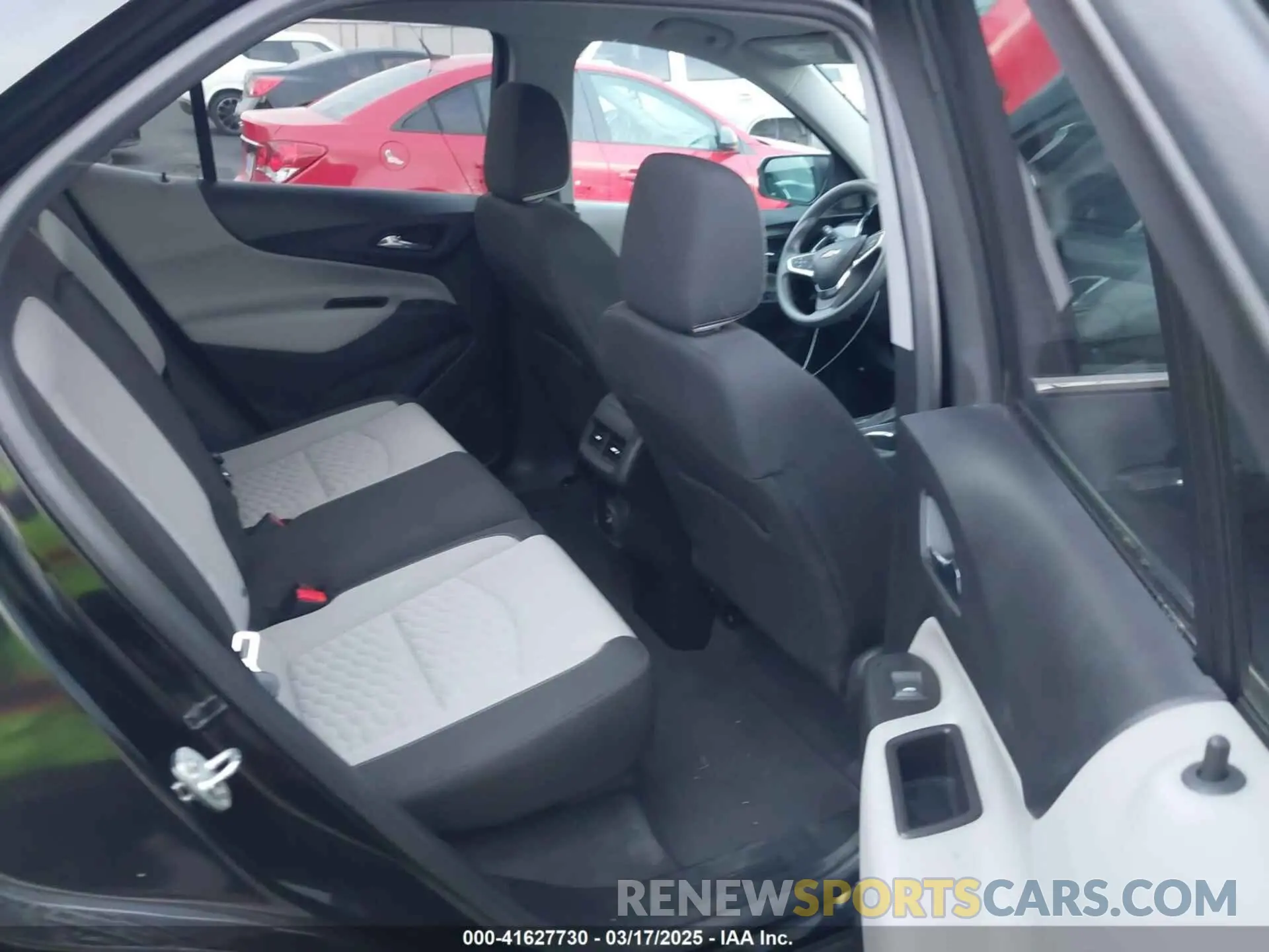 8 Photograph of a damaged car 2GNAXKEV6L6188137 CHEVROLET EQUINOX 2020