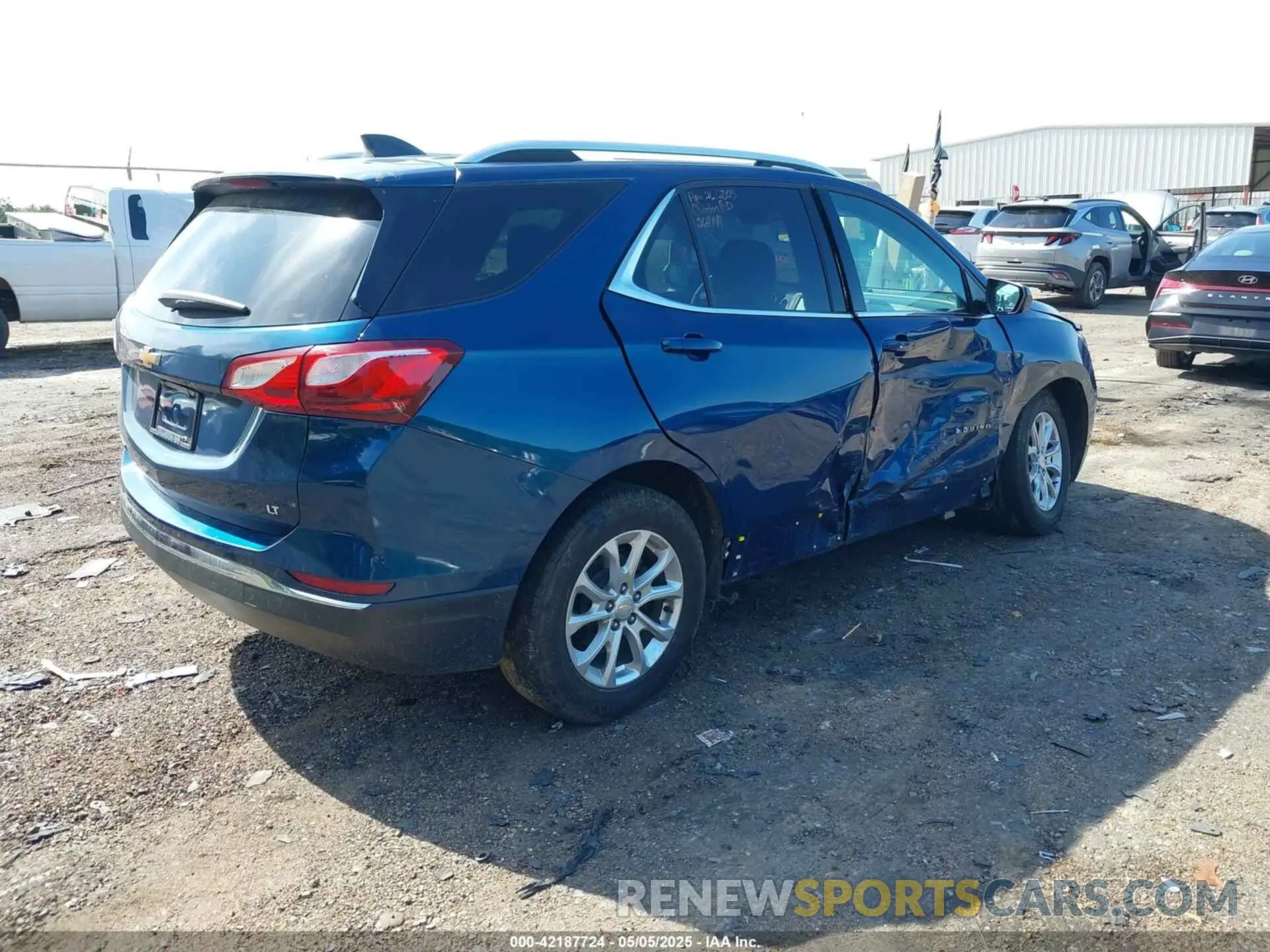 4 Photograph of a damaged car 2GNAXKEV6L6208290 CHEVROLET EQUINOX 2020