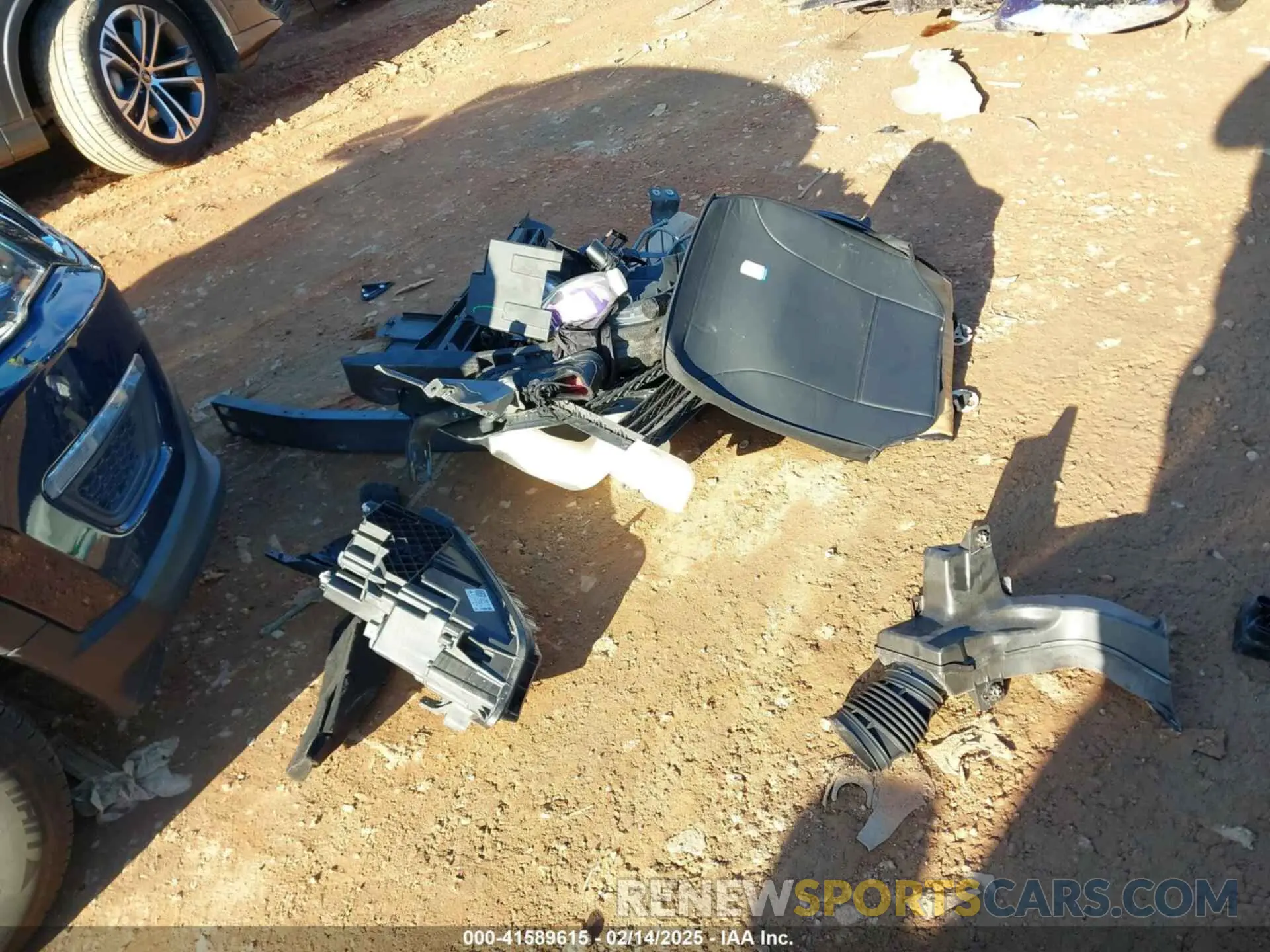 12 Photograph of a damaged car 2GNAXKEV6L6227101 CHEVROLET EQUINOX 2020