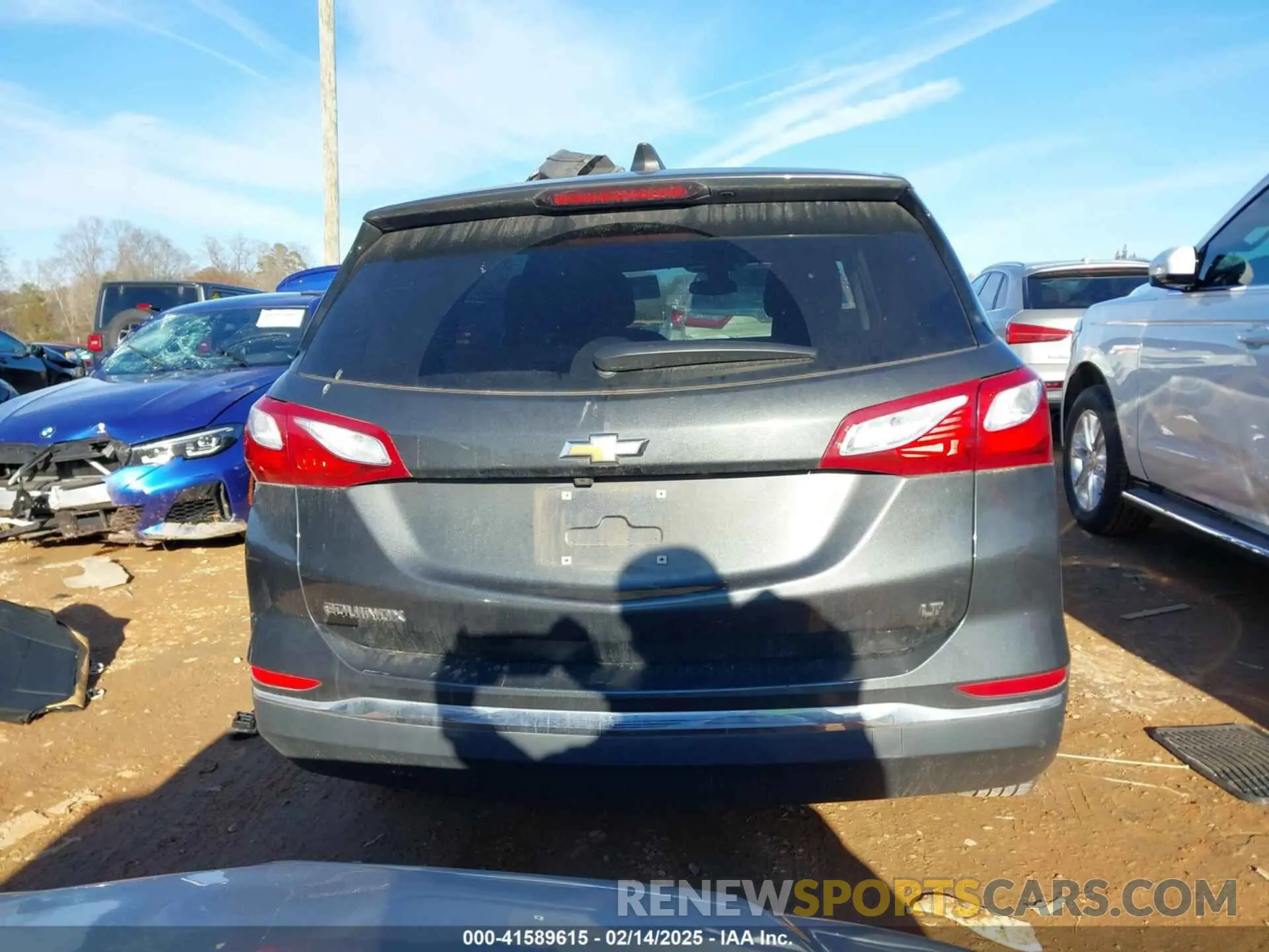17 Photograph of a damaged car 2GNAXKEV6L6227101 CHEVROLET EQUINOX 2020