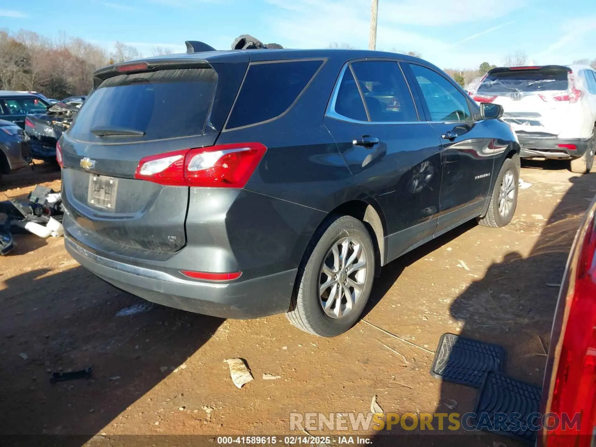 4 Photograph of a damaged car 2GNAXKEV6L6227101 CHEVROLET EQUINOX 2020