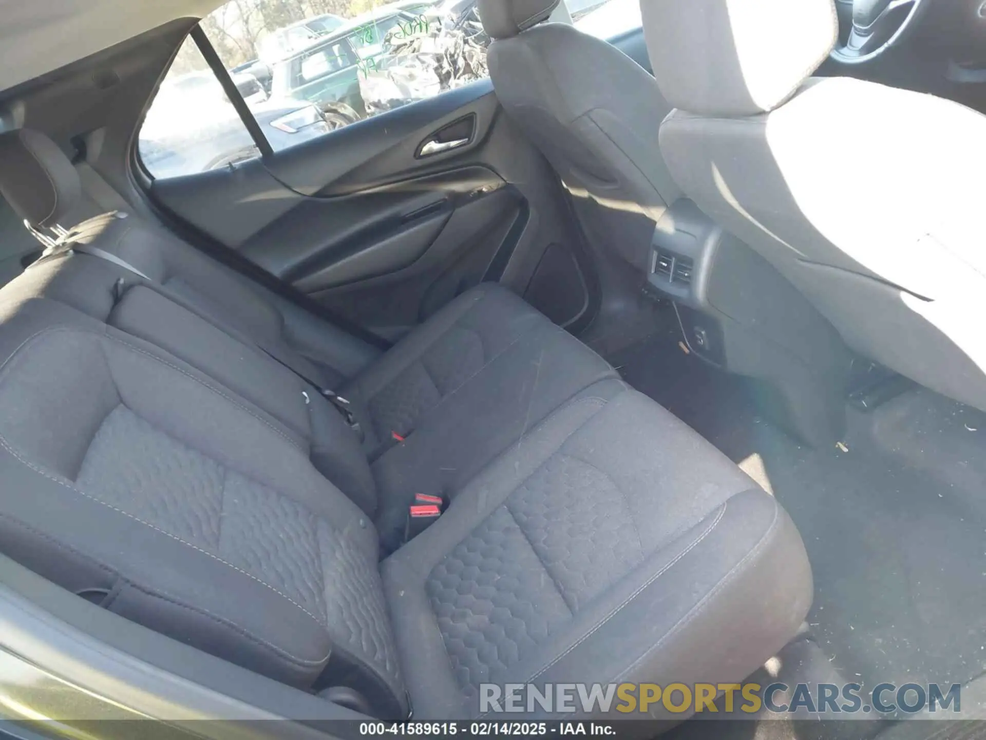 8 Photograph of a damaged car 2GNAXKEV6L6227101 CHEVROLET EQUINOX 2020