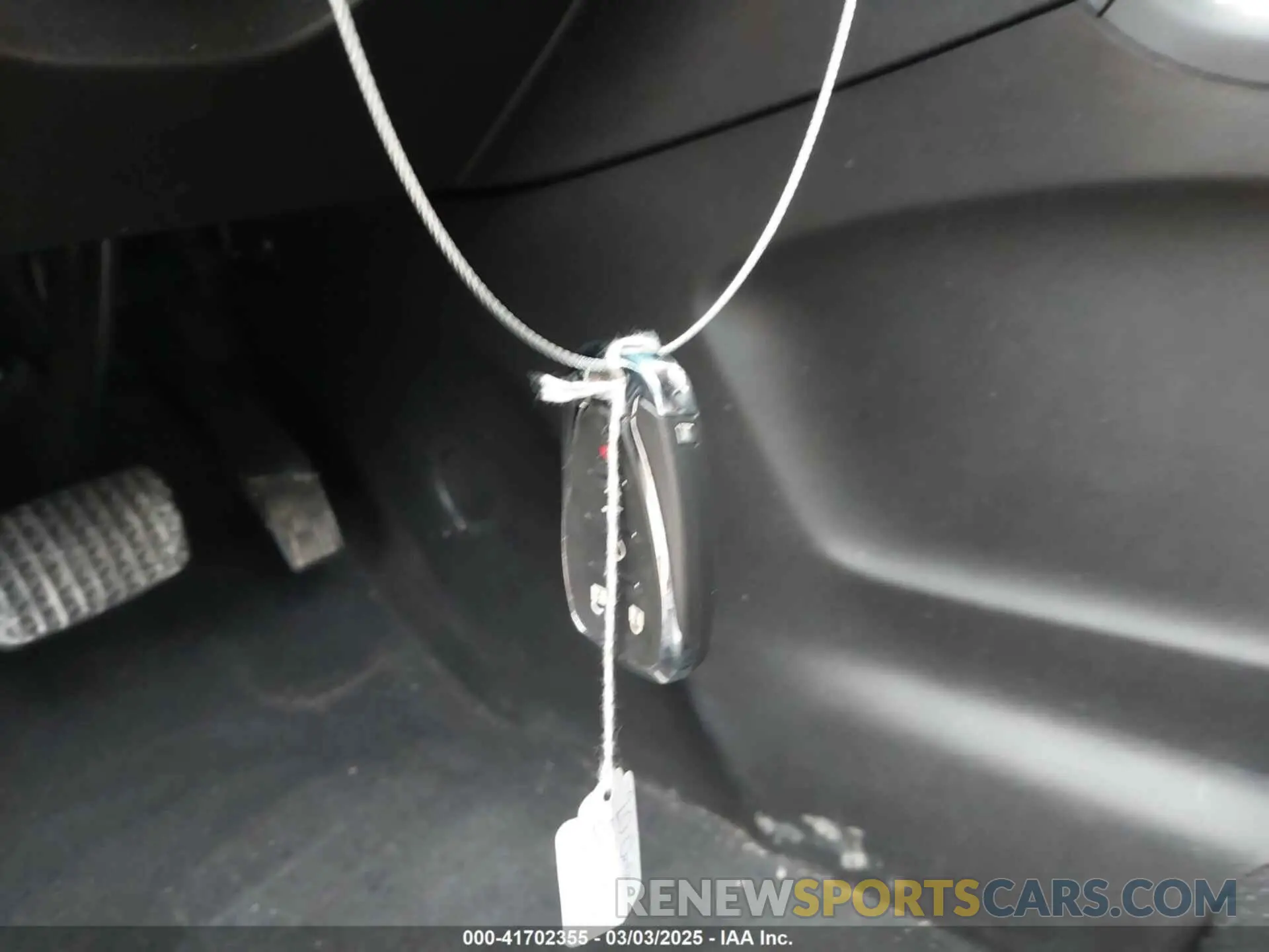 11 Photograph of a damaged car 2GNAXKEV6L6281028 CHEVROLET EQUINOX 2020