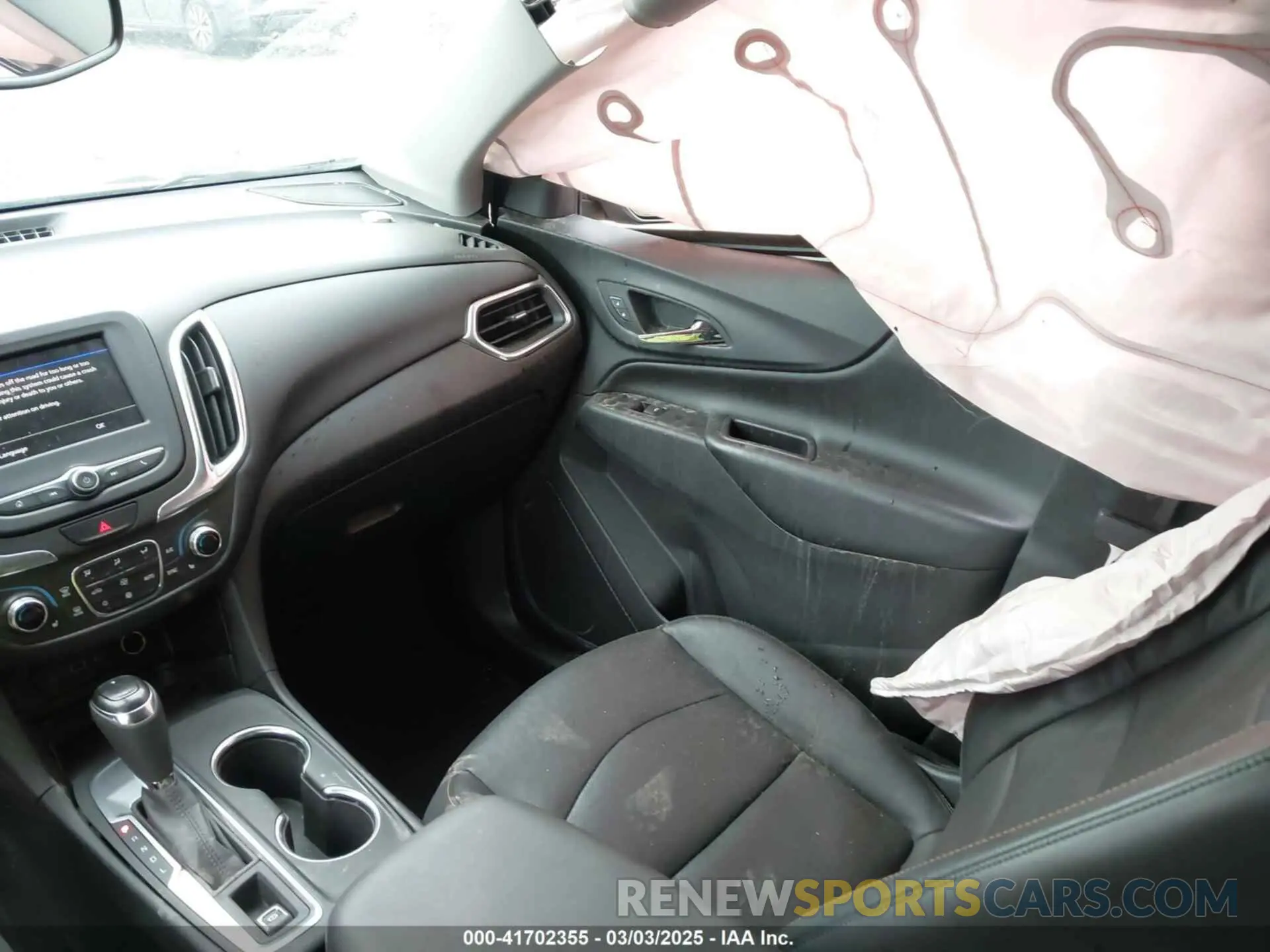 5 Photograph of a damaged car 2GNAXKEV6L6281028 CHEVROLET EQUINOX 2020