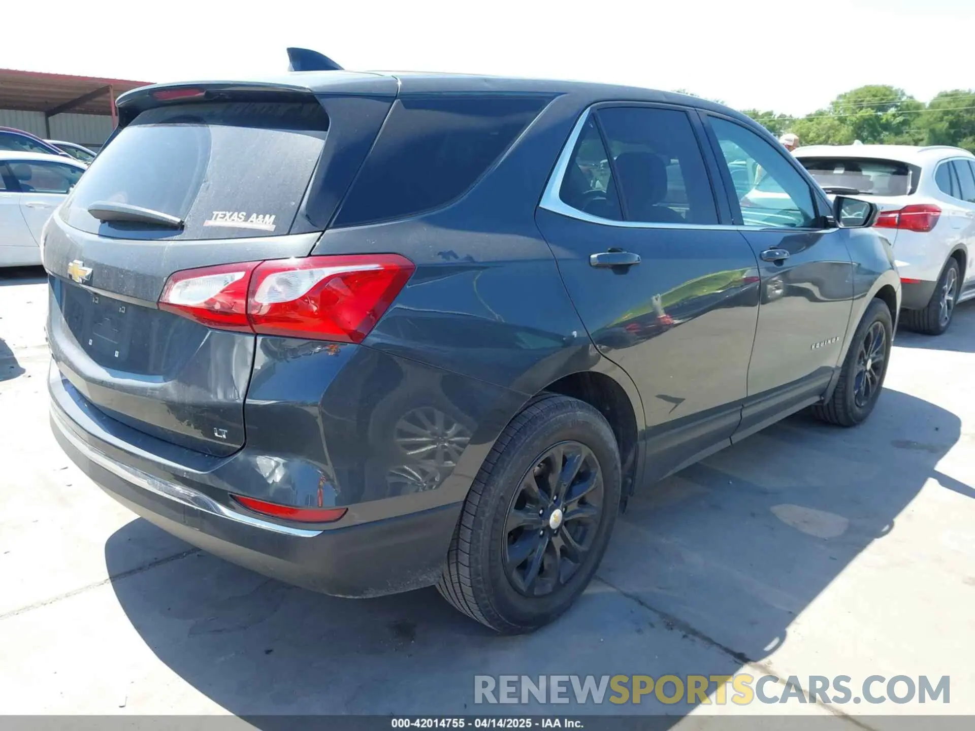 4 Photograph of a damaged car 2GNAXKEV7L6103354 CHEVROLET EQUINOX 2020