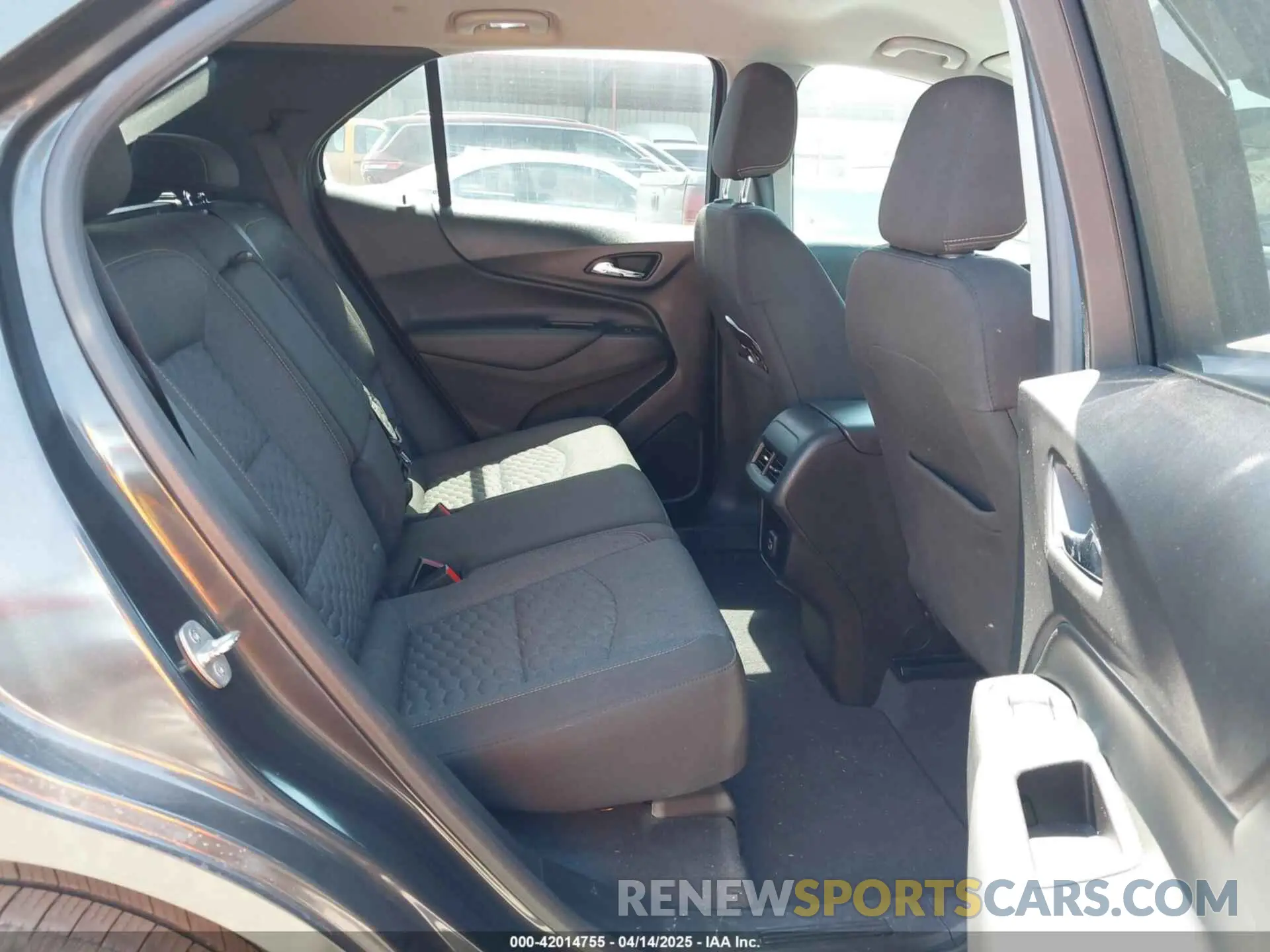 8 Photograph of a damaged car 2GNAXKEV7L6103354 CHEVROLET EQUINOX 2020