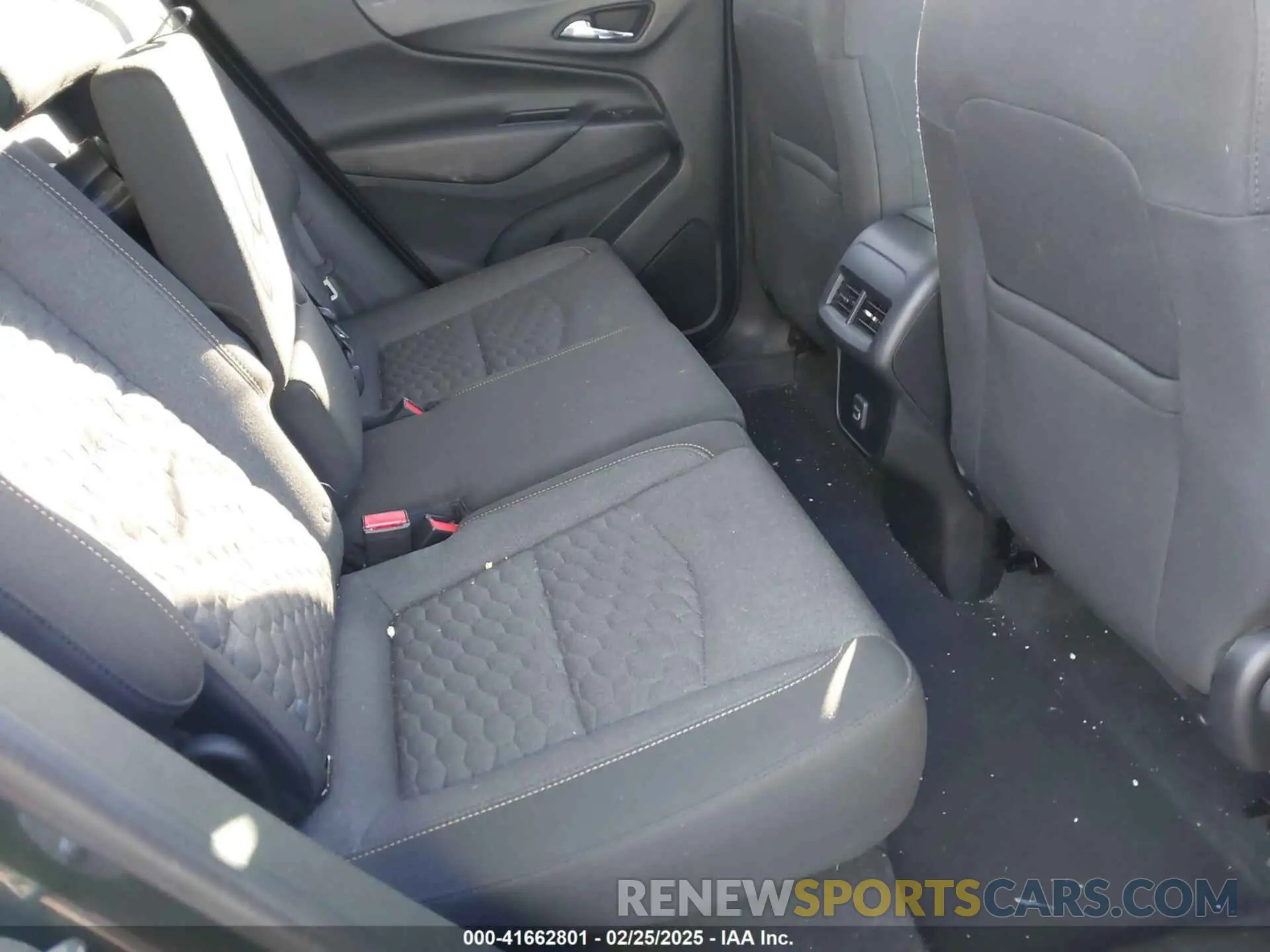 8 Photograph of a damaged car 2GNAXKEV7L6136287 CHEVROLET EQUINOX 2020
