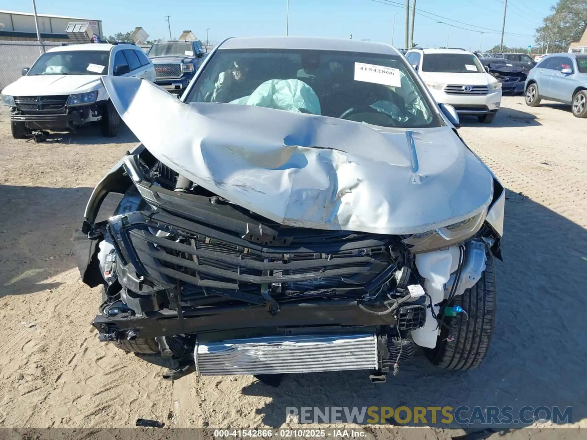 13 Photograph of a damaged car 2GNAXKEV7L6145717 CHEVROLET EQUINOX 2020