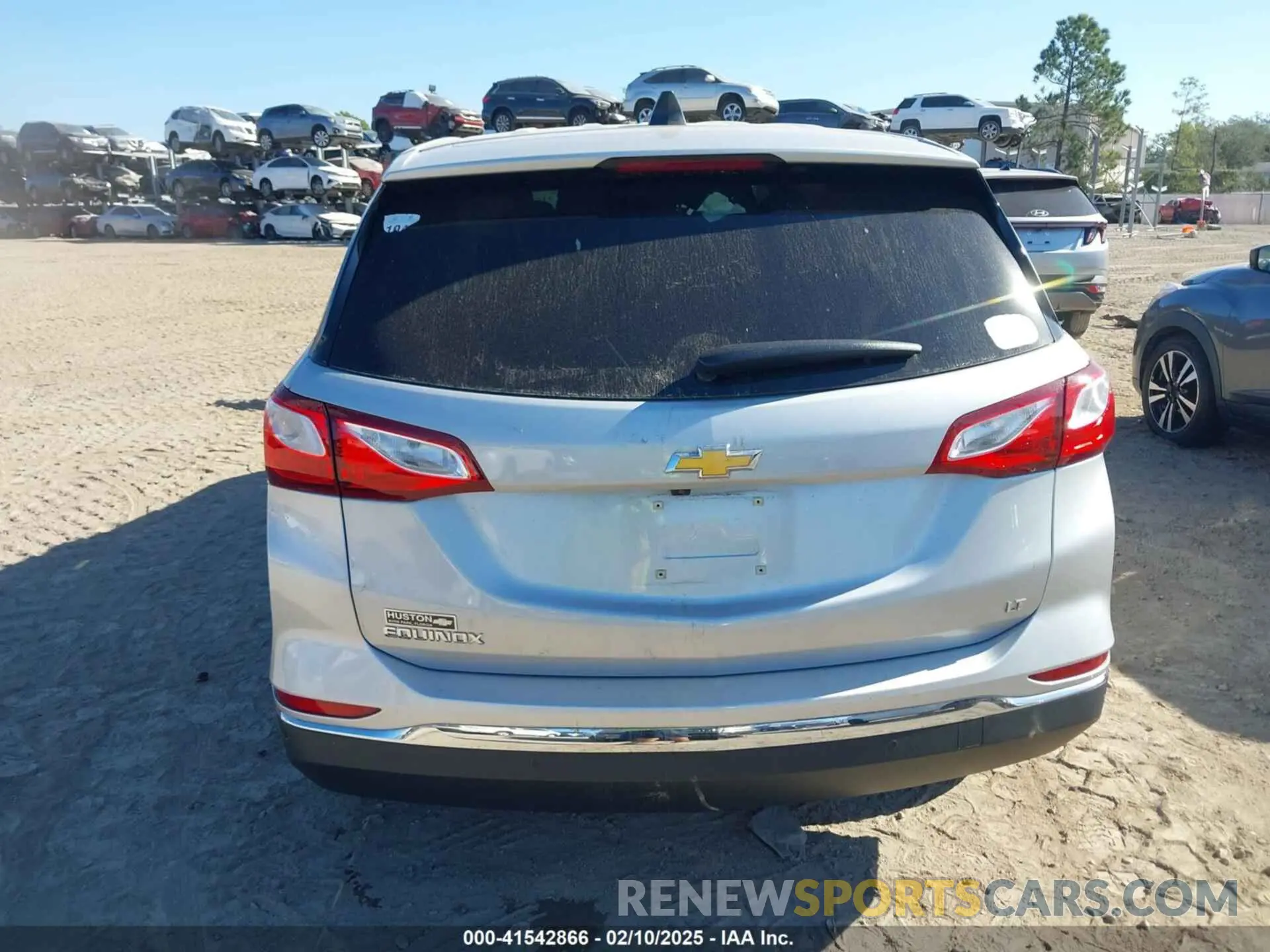 17 Photograph of a damaged car 2GNAXKEV7L6145717 CHEVROLET EQUINOX 2020