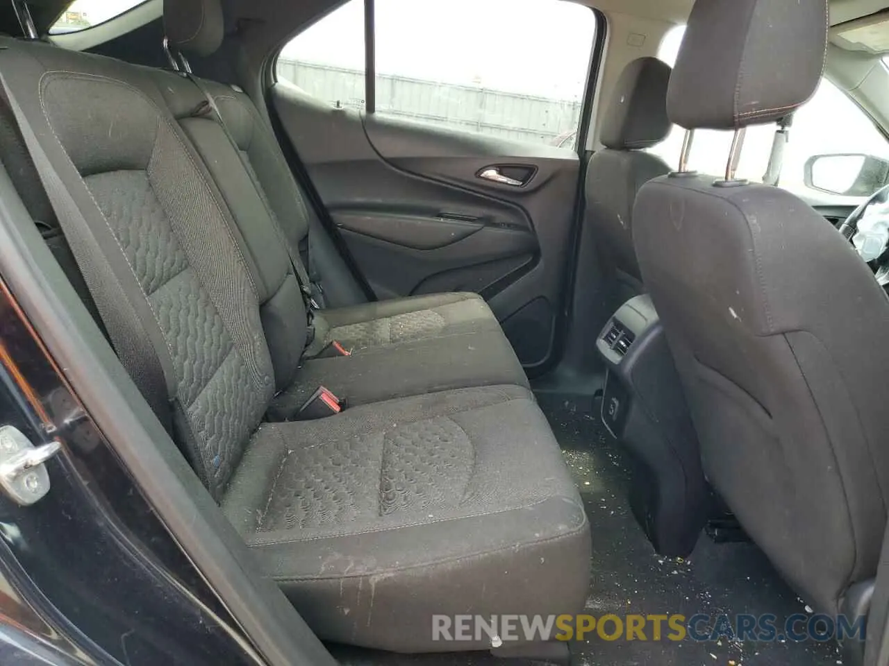 11 Photograph of a damaged car 2GNAXKEV7L6172836 CHEVROLET EQUINOX 2020