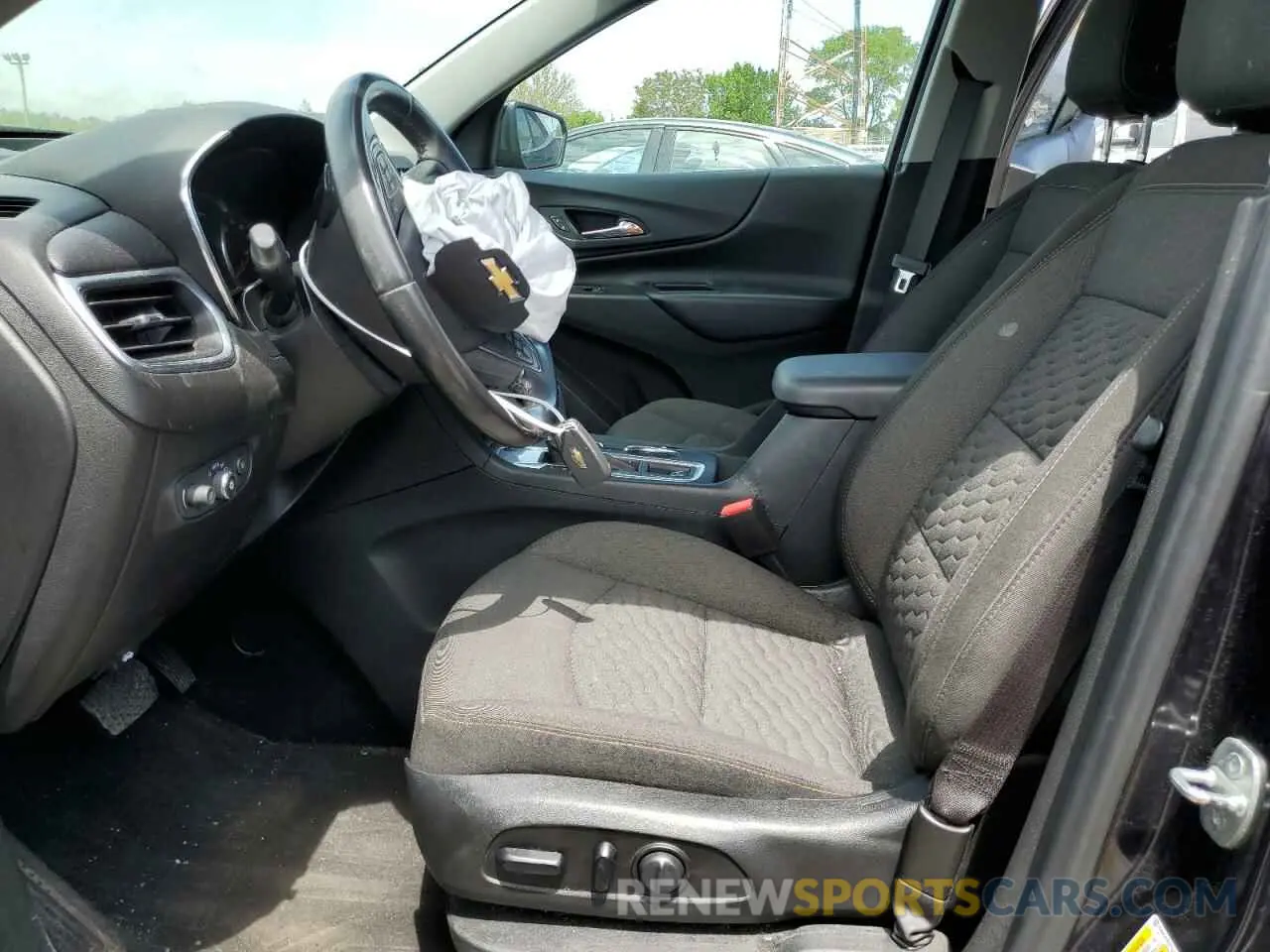 7 Photograph of a damaged car 2GNAXKEV7L6172836 CHEVROLET EQUINOX 2020