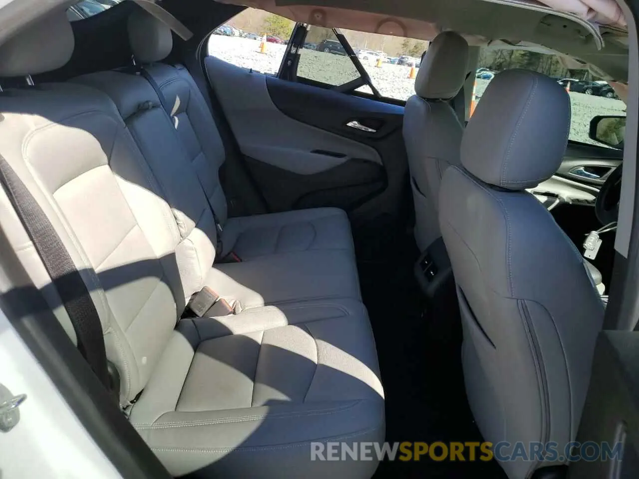 11 Photograph of a damaged car 2GNAXKEV7L6200747 CHEVROLET EQUINOX 2020