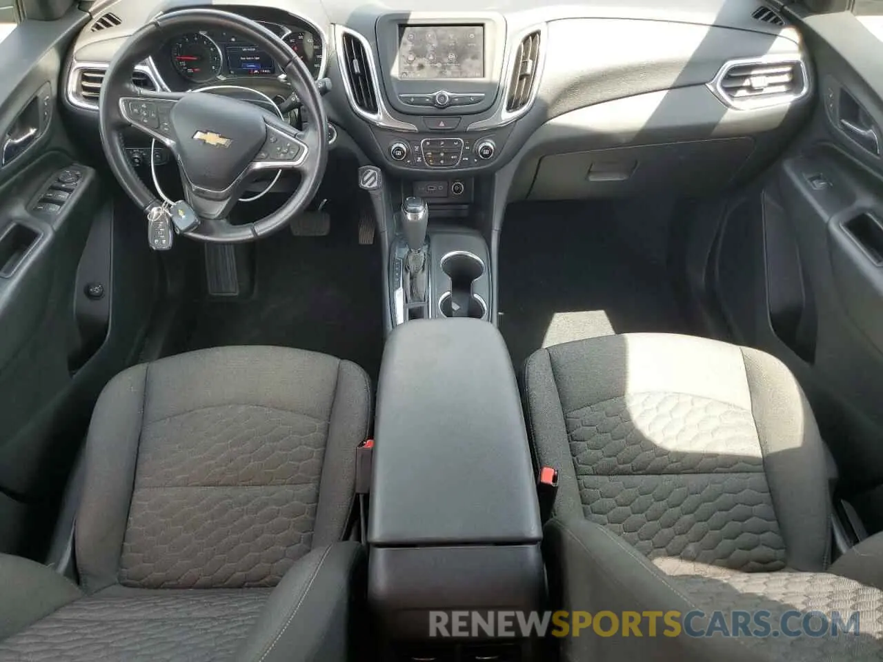 8 Photograph of a damaged car 2GNAXKEV7L6201705 CHEVROLET EQUINOX 2020