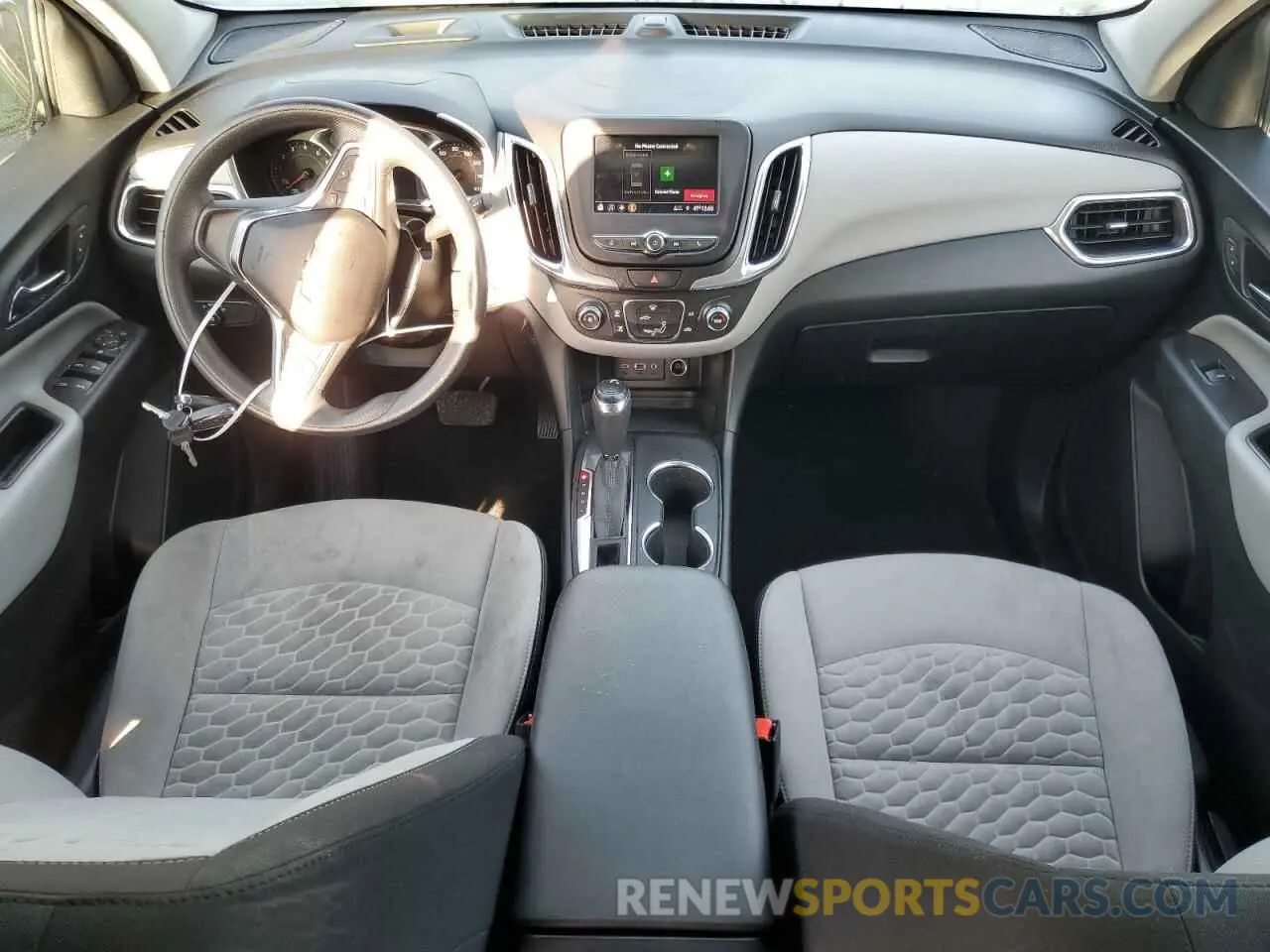 8 Photograph of a damaged car 2GNAXKEV7L6255232 CHEVROLET EQUINOX 2020