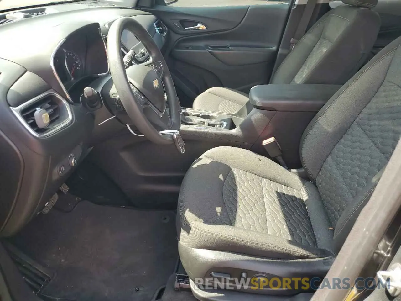 7 Photograph of a damaged car 2GNAXKEV7L6266263 CHEVROLET EQUINOX 2020