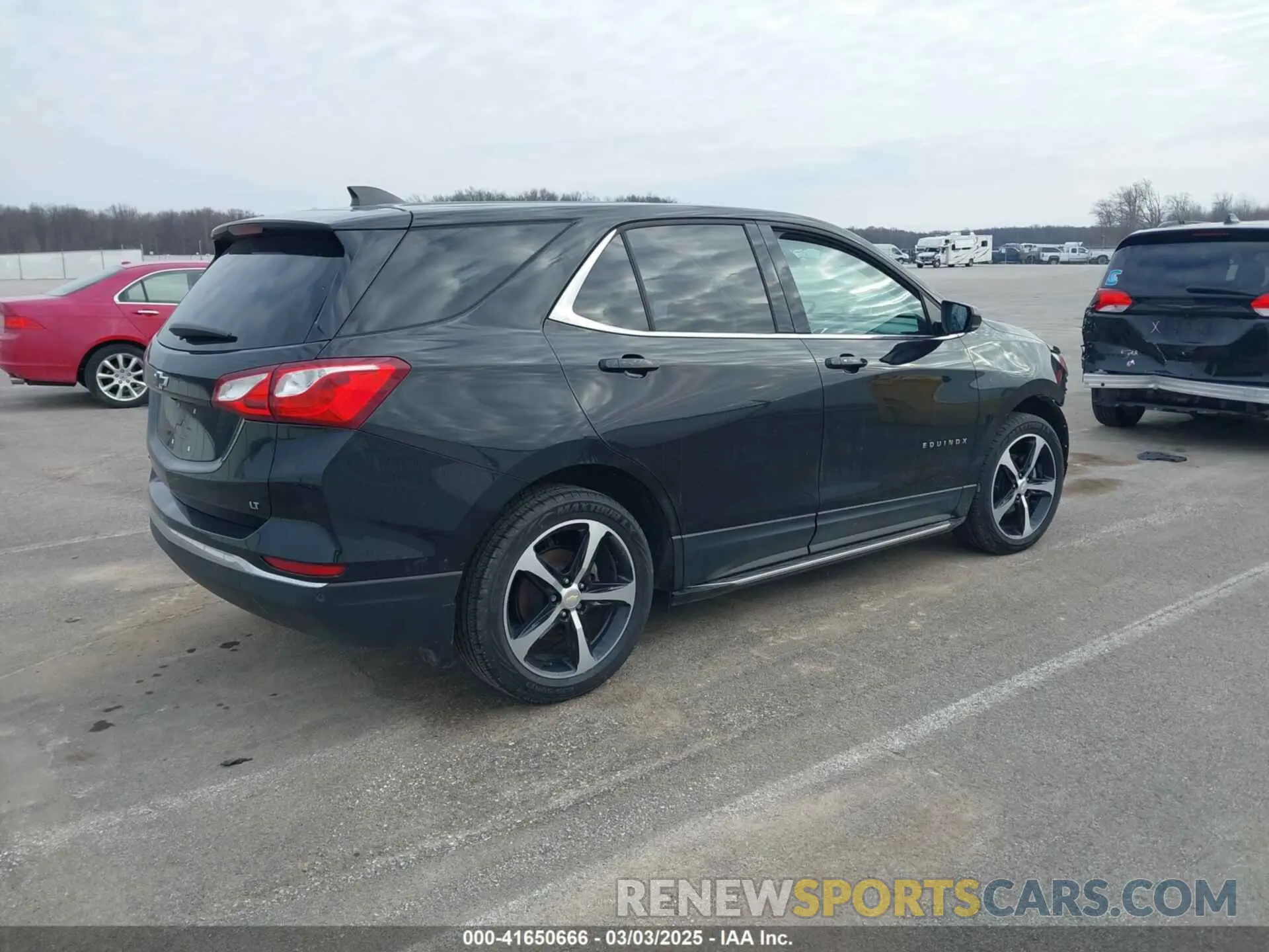 4 Photograph of a damaged car 2GNAXKEV8L6105369 CHEVROLET EQUINOX 2020