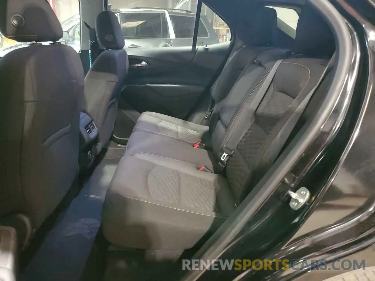 11 Photograph of a damaged car 2GNAXKEV8L6114041 CHEVROLET EQUINOX 2020