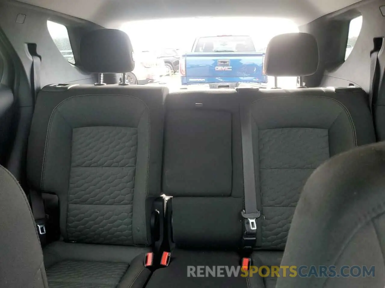 10 Photograph of a damaged car 2GNAXKEV8L6160663 CHEVROLET EQUINOX 2020