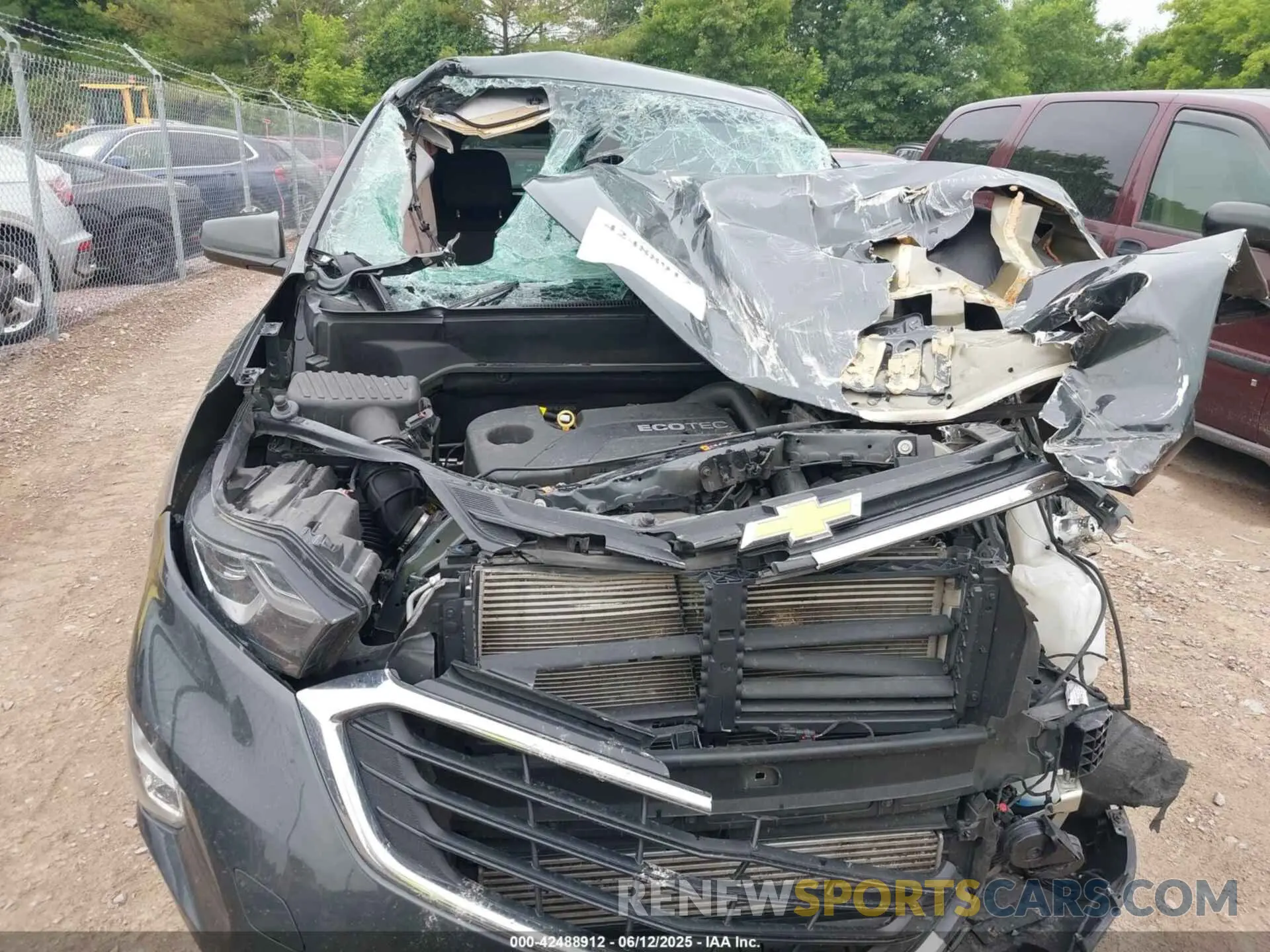 12 Photograph of a damaged car 2GNAXKEV8L6169072 CHEVROLET EQUINOX 2020