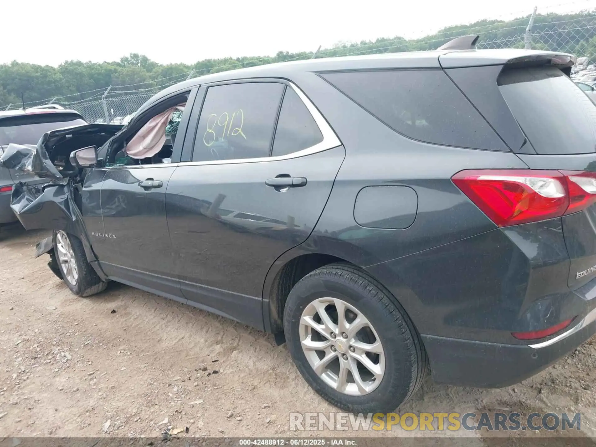 14 Photograph of a damaged car 2GNAXKEV8L6169072 CHEVROLET EQUINOX 2020