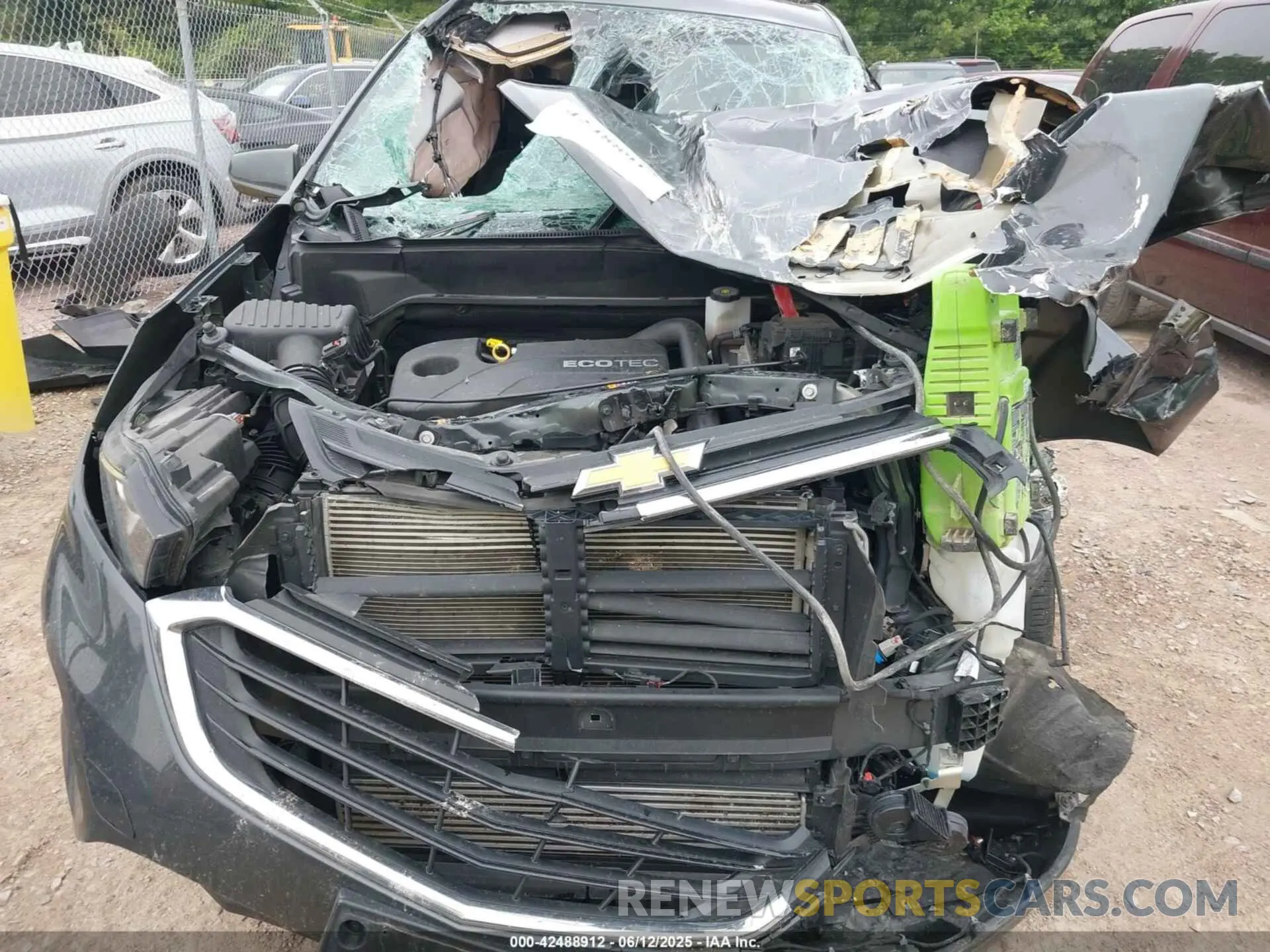 6 Photograph of a damaged car 2GNAXKEV8L6169072 CHEVROLET EQUINOX 2020