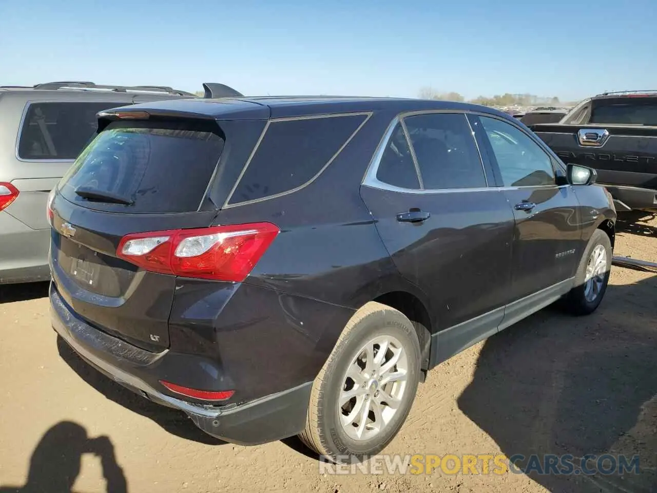 3 Photograph of a damaged car 2GNAXKEV8L6176023 CHEVROLET EQUINOX 2020