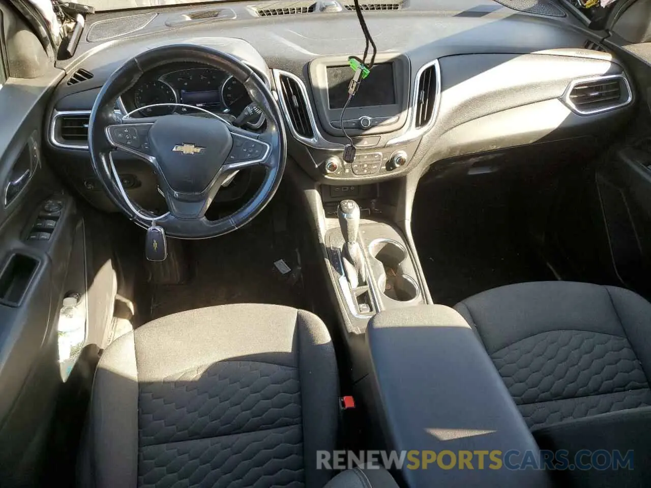 8 Photograph of a damaged car 2GNAXKEV8L6176023 CHEVROLET EQUINOX 2020