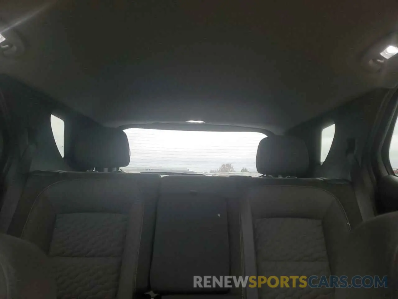 10 Photograph of a damaged car 2GNAXKEV8L6185613 CHEVROLET EQUINOX 2020