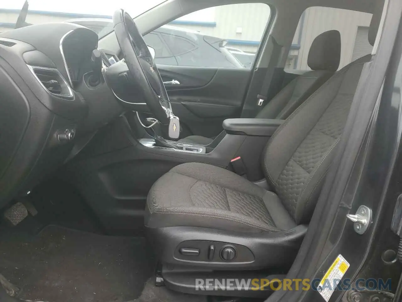 7 Photograph of a damaged car 2GNAXKEV8L6185613 CHEVROLET EQUINOX 2020