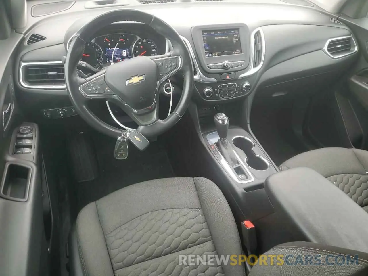 8 Photograph of a damaged car 2GNAXKEV8L6185613 CHEVROLET EQUINOX 2020