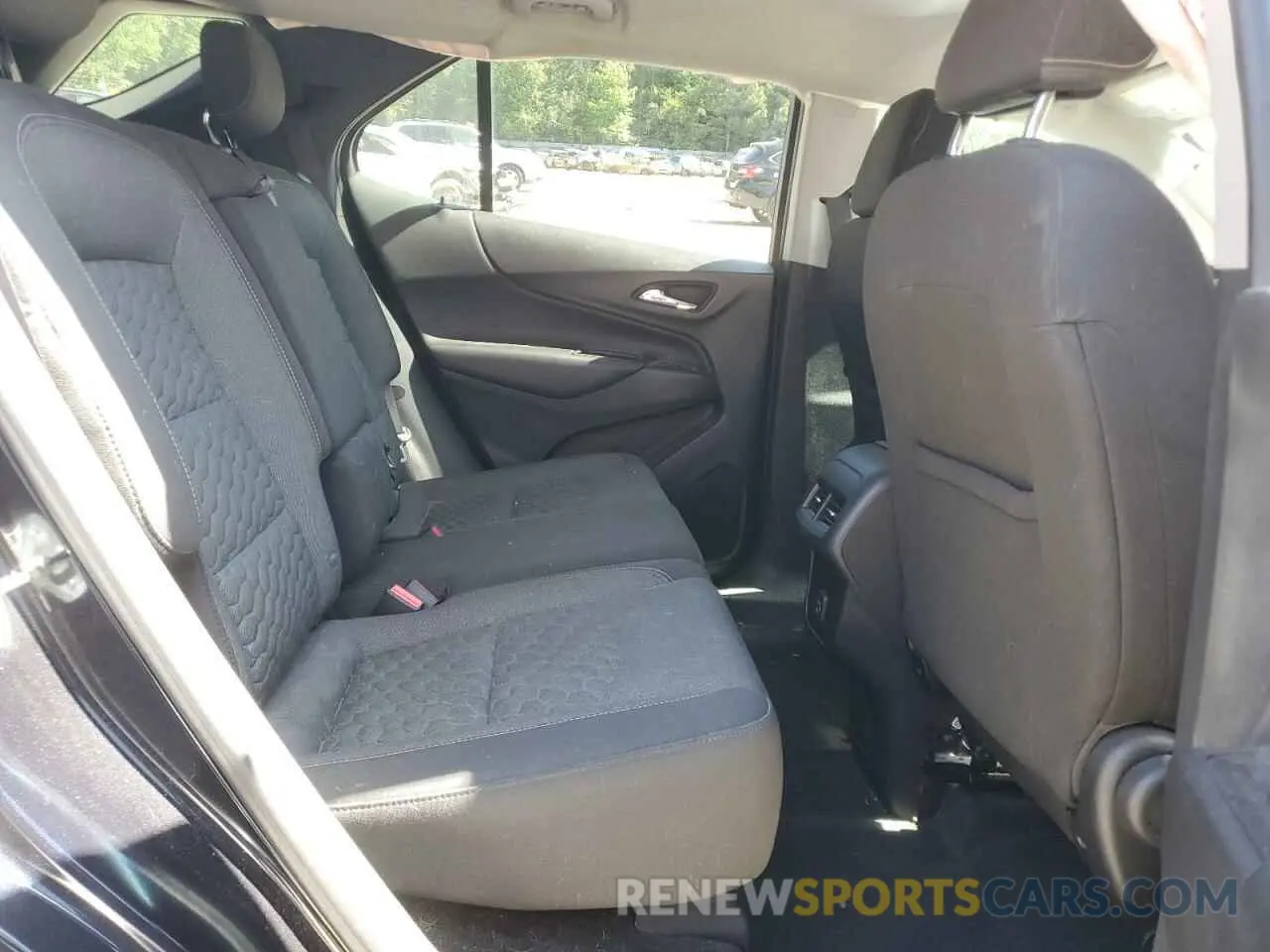 10 Photograph of a damaged car 2GNAXKEV8L6187782 CHEVROLET EQUINOX 2020