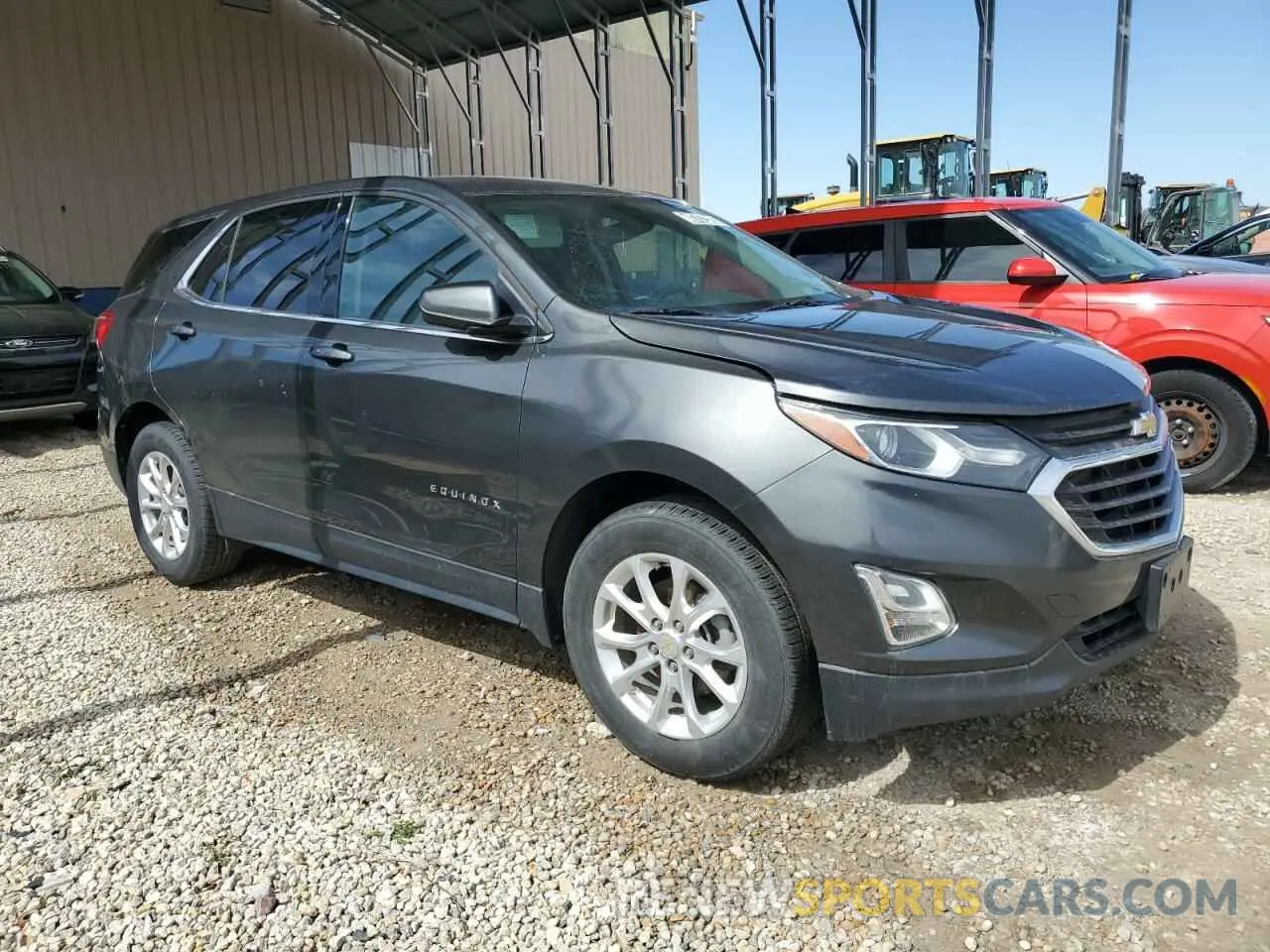 4 Photograph of a damaged car 2GNAXKEV8L6216391 CHEVROLET EQUINOX 2020
