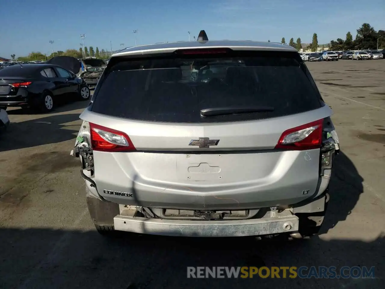6 Photograph of a damaged car 2GNAXKEV8L6219341 CHEVROLET EQUINOX 2020