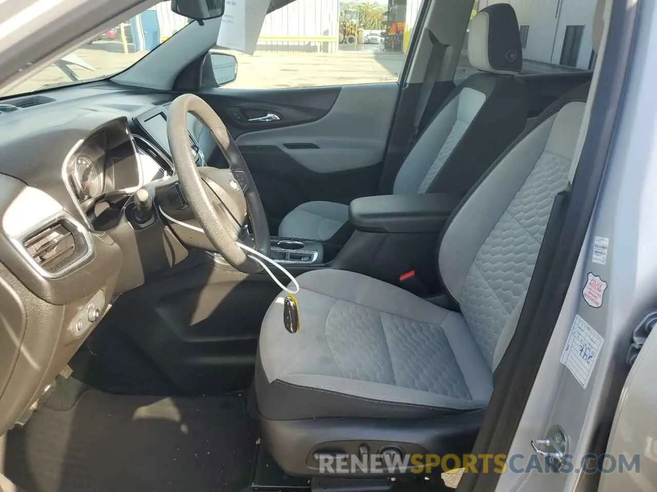 7 Photograph of a damaged car 2GNAXKEV8L6219341 CHEVROLET EQUINOX 2020