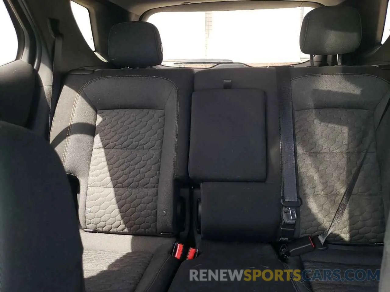 10 Photograph of a damaged car 2GNAXKEV8L6243820 CHEVROLET EQUINOX 2020