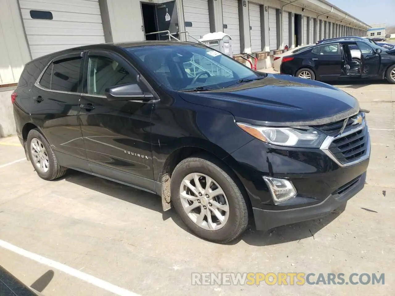 4 Photograph of a damaged car 2GNAXKEV8L6243820 CHEVROLET EQUINOX 2020